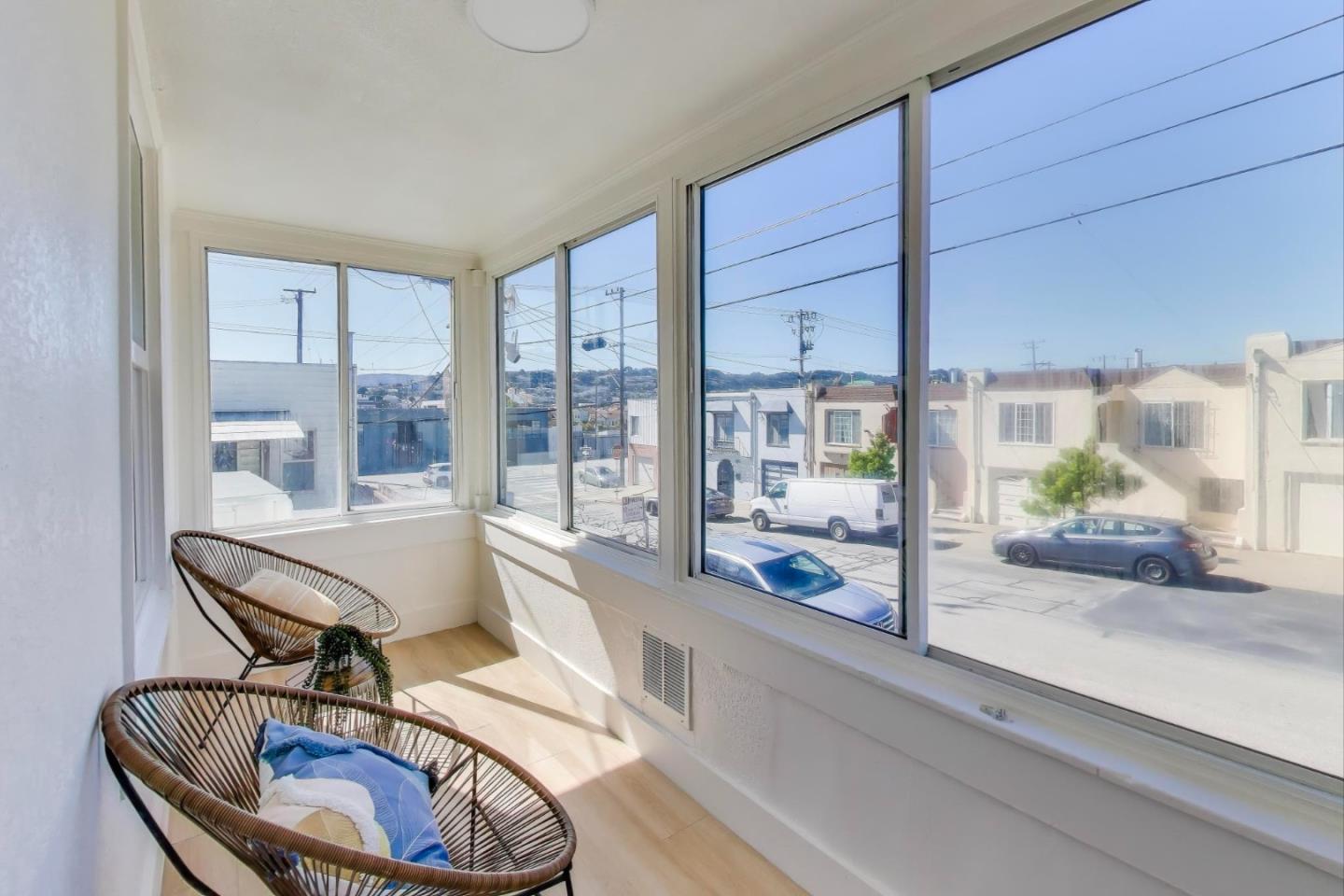 Detail Gallery Image 3 of 30 For 77 Reddy St, San Francisco,  CA 94124 - 3 Beds | 1 Baths