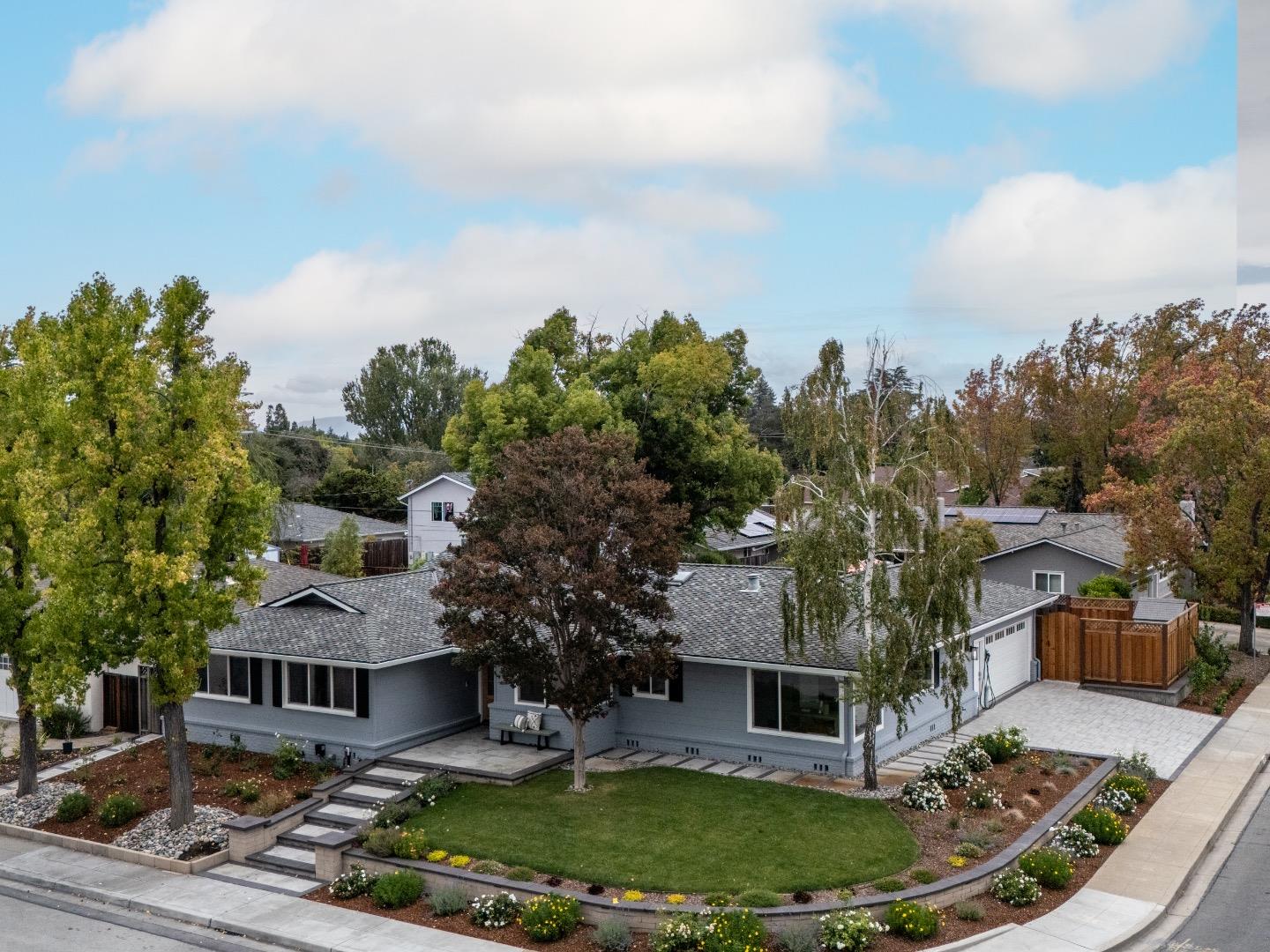 Detail Gallery Image 4 of 47 For 1887 Walnut Dr, Mountain View,  CA 94040 - 4 Beds | 3 Baths