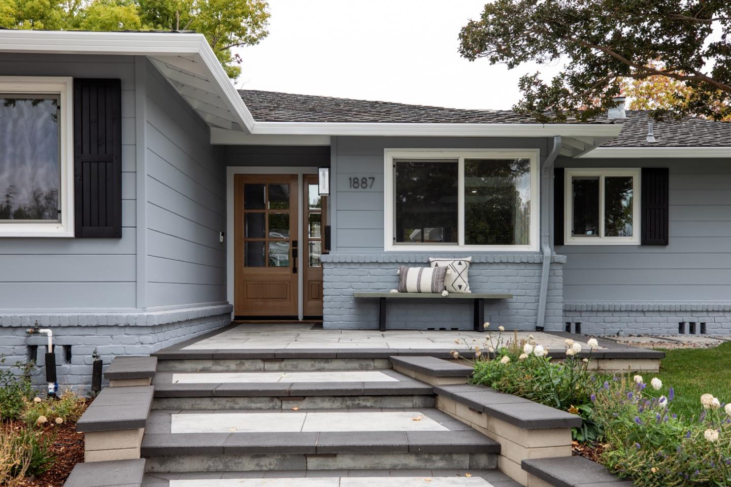 Detail Gallery Image 6 of 47 For 1887 Walnut Dr, Mountain View,  CA 94040 - 4 Beds | 3 Baths