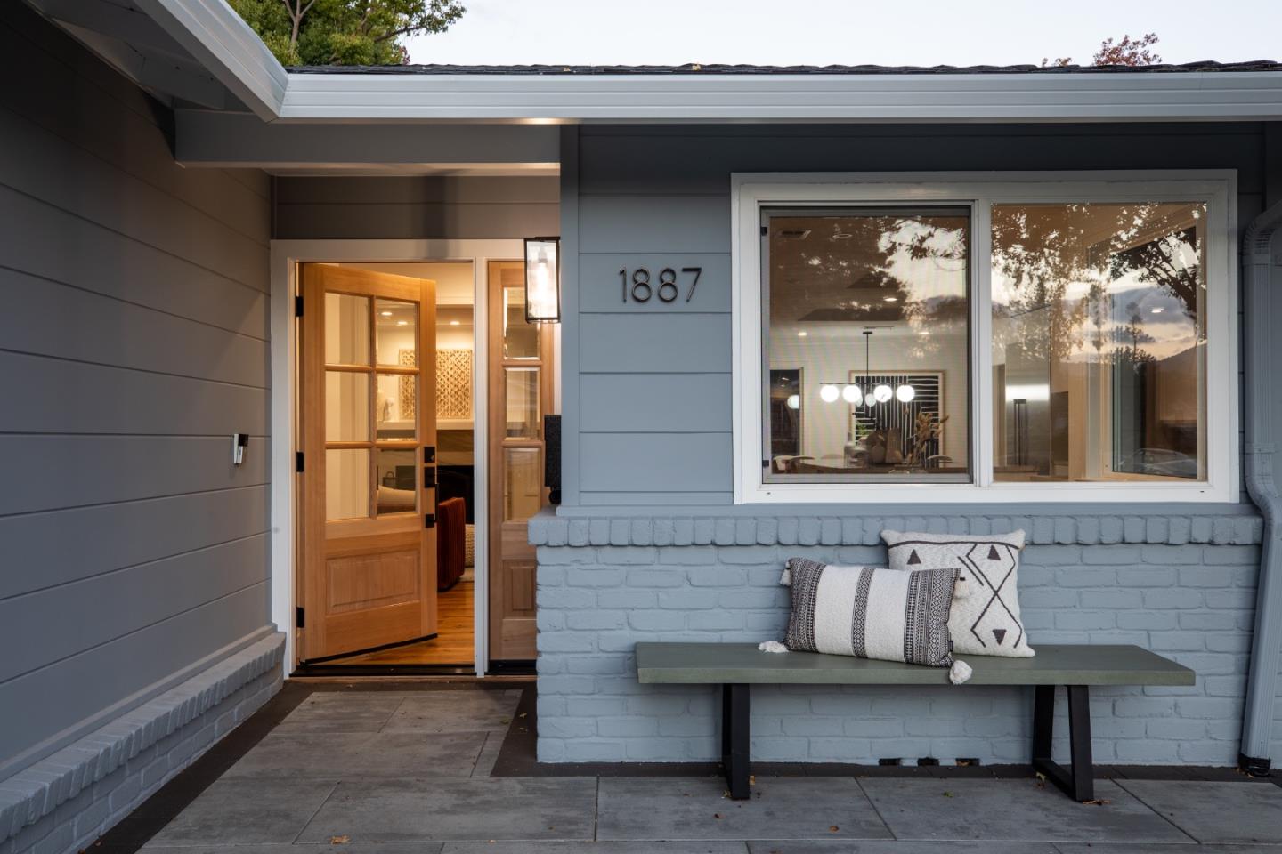 Detail Gallery Image 7 of 47 For 1887 Walnut Dr, Mountain View,  CA 94040 - 4 Beds | 3 Baths