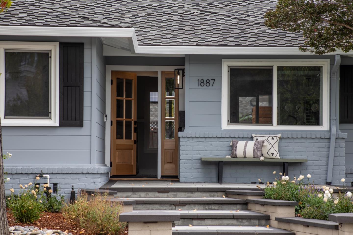 Detail Gallery Image 8 of 47 For 1887 Walnut Dr, Mountain View,  CA 94040 - 4 Beds | 3 Baths