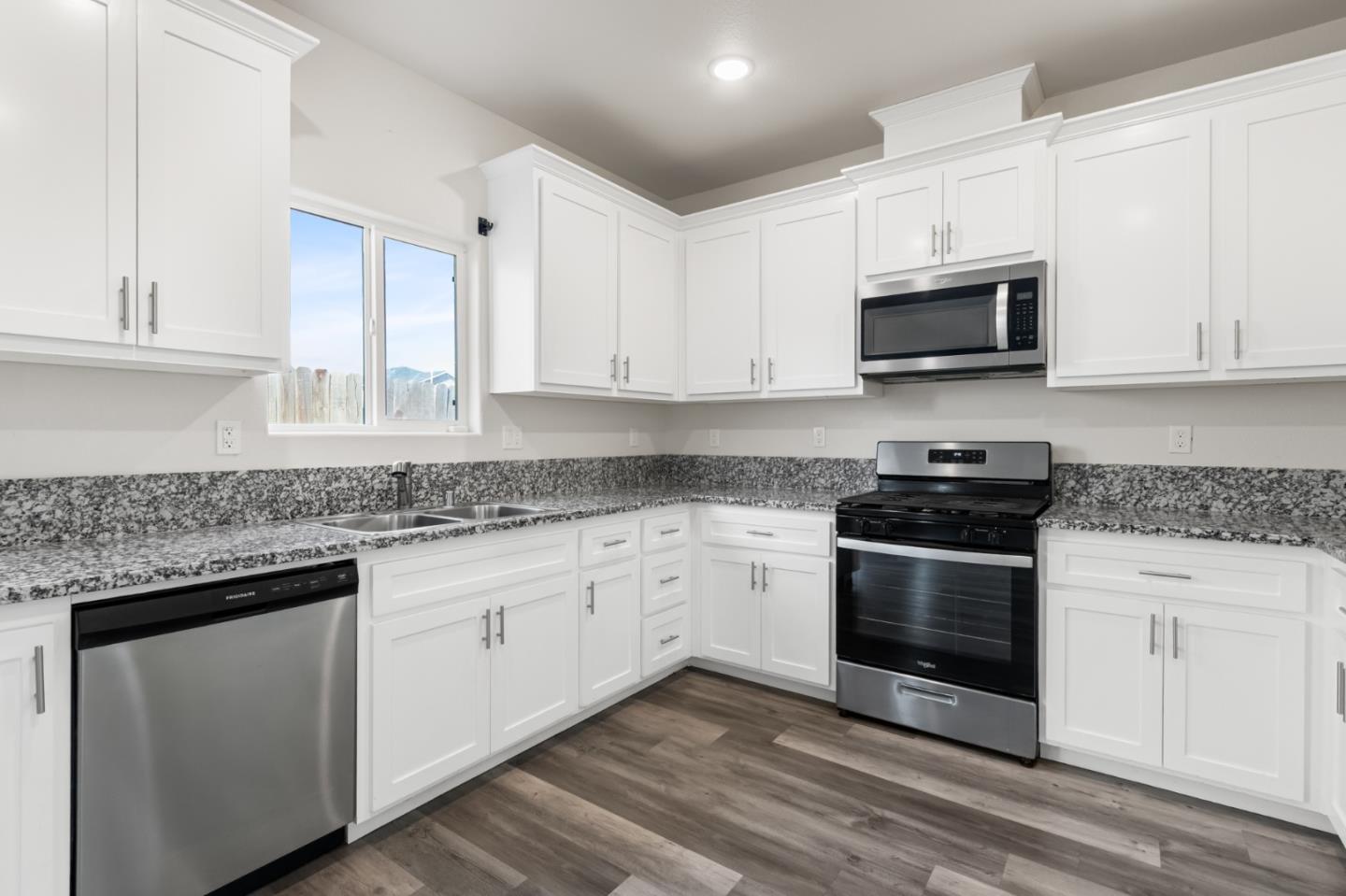 Detail Gallery Image 4 of 31 For 603 Cadiz Ave, Merced,  CA 95341 - 4 Beds | 2/1 Baths