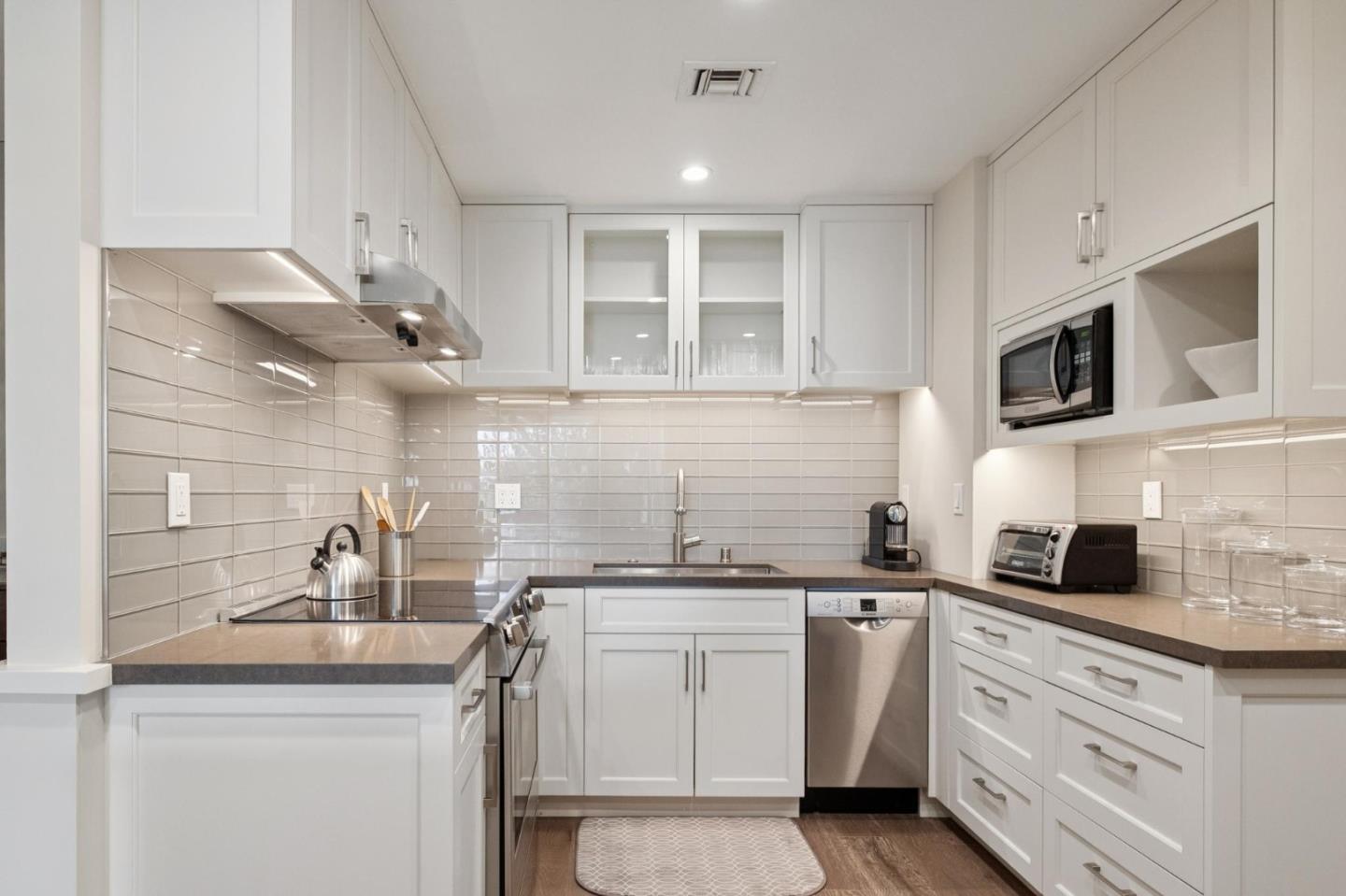 Detail Gallery Image 21 of 53 For 1330 University Dr #66,  Menlo Park,  CA 94025 - 2 Beds | 2 Baths