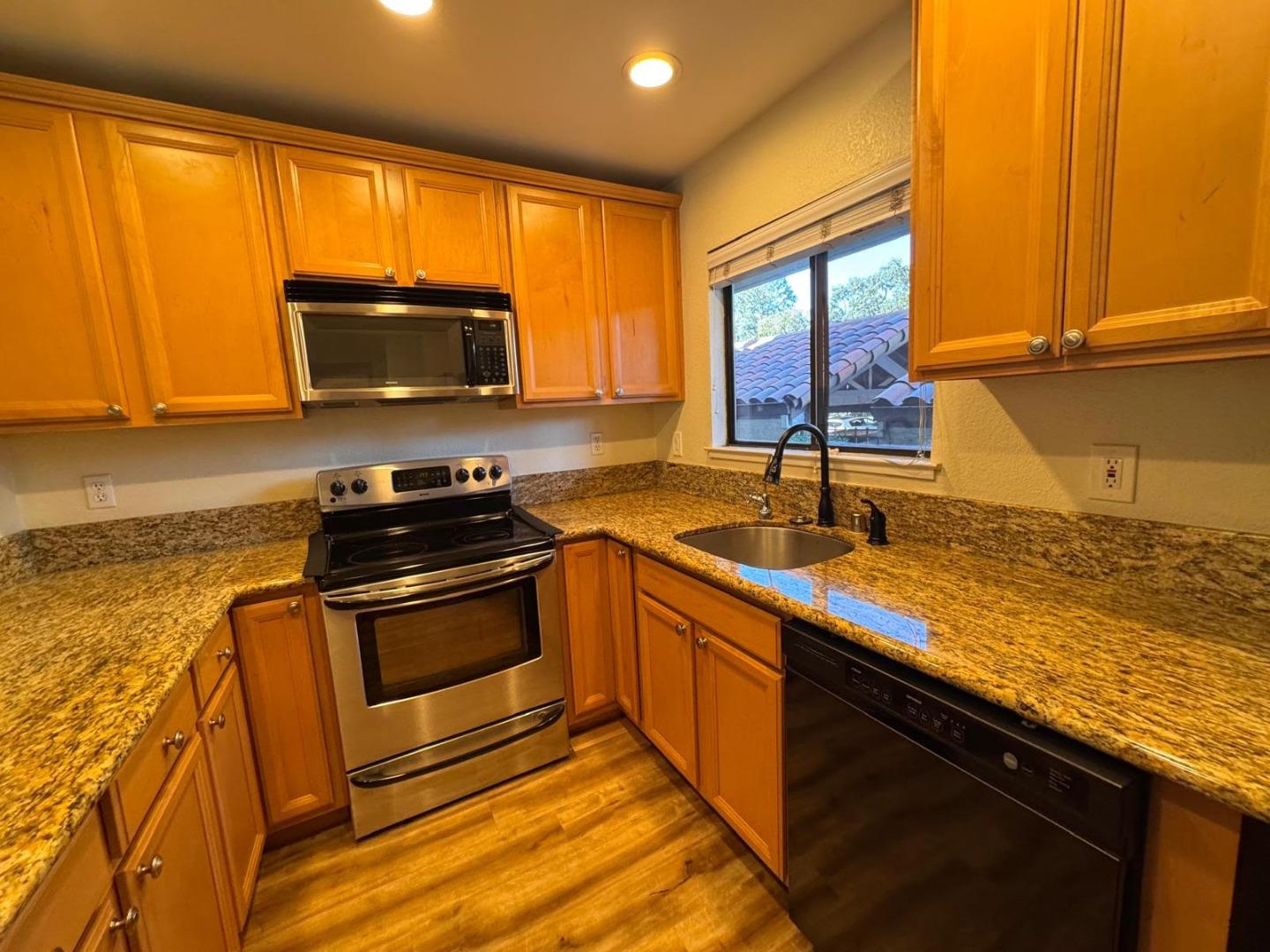 Detail Gallery Image 16 of 32 For 912 S Villa Way, Walnut Creek,  CA 94595 - 1 Beds | 1 Baths