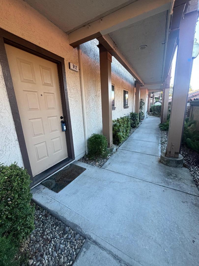 Detail Gallery Image 4 of 32 For 912 S Villa Way, Walnut Creek,  CA 94595 - 1 Beds | 1 Baths