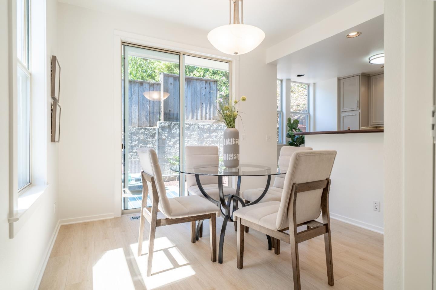 Detail Gallery Image 11 of 27 For 205 Roosevelt Ter, Santa Cruz,  CA 95060 - 2 Beds | 1/1 Baths