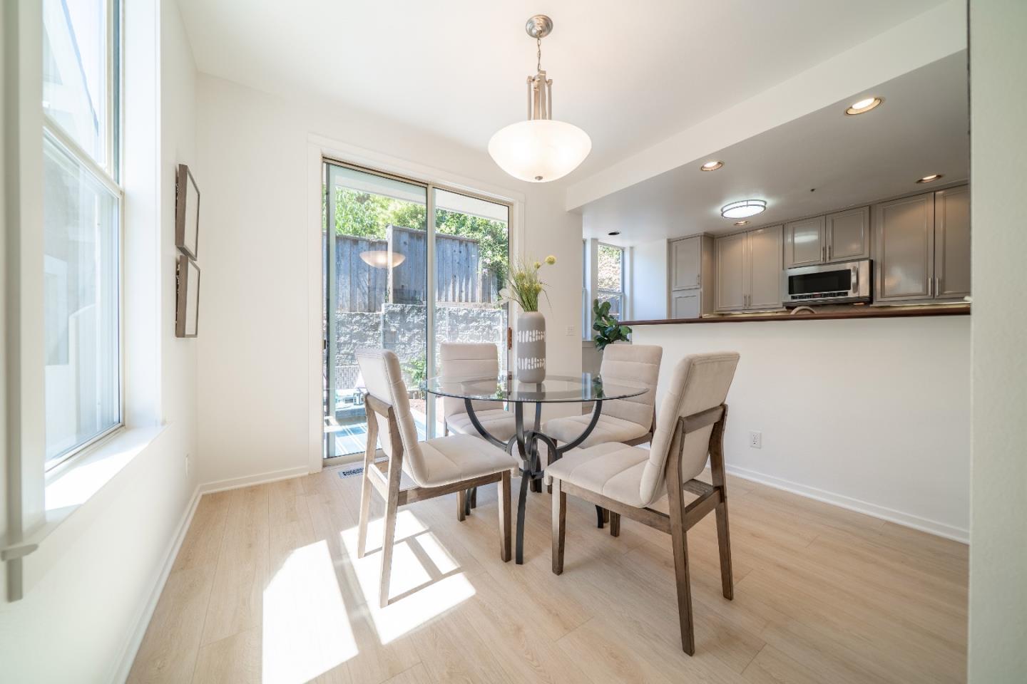 Detail Gallery Image 12 of 27 For 205 Roosevelt Ter, Santa Cruz,  CA 95060 - 2 Beds | 1/1 Baths