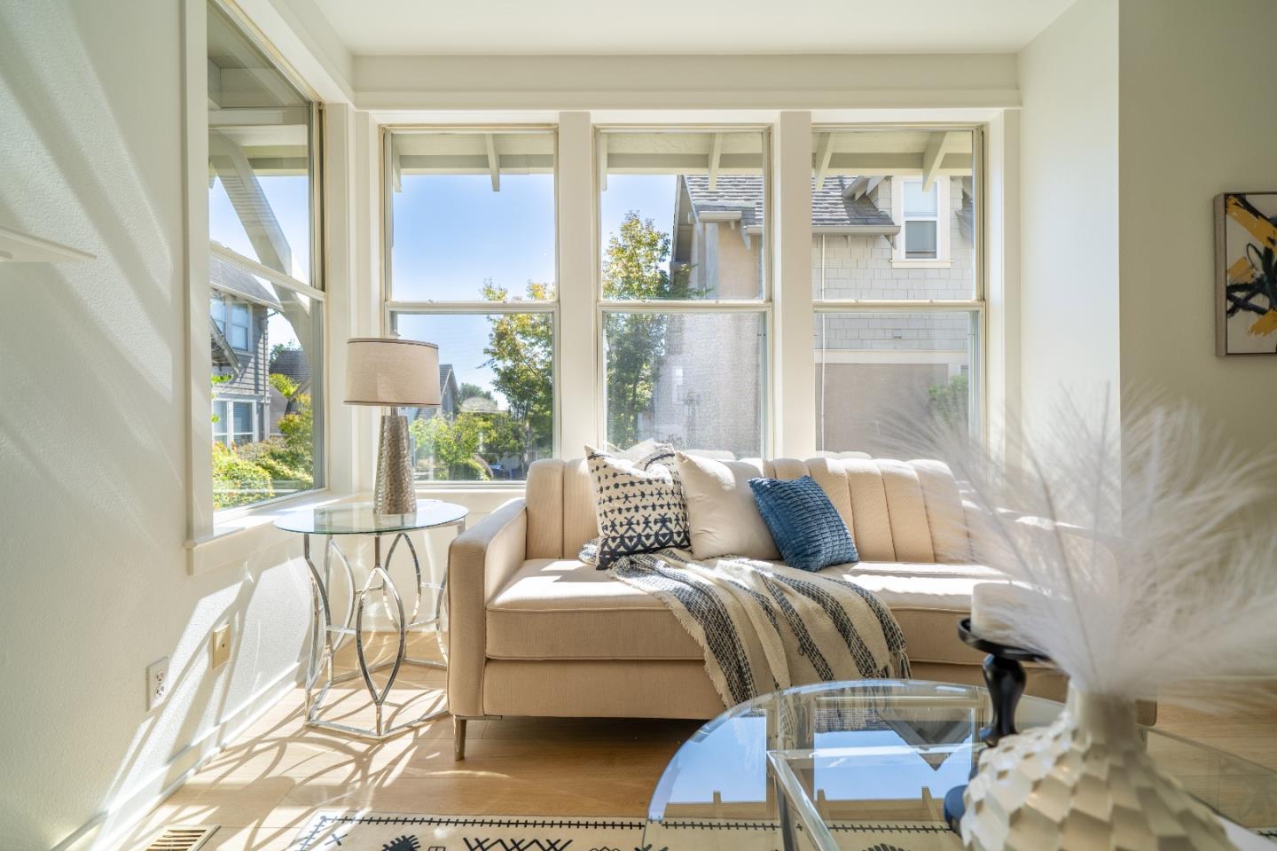 Detail Gallery Image 3 of 27 For 205 Roosevelt Ter, Santa Cruz,  CA 95060 - 2 Beds | 1/1 Baths