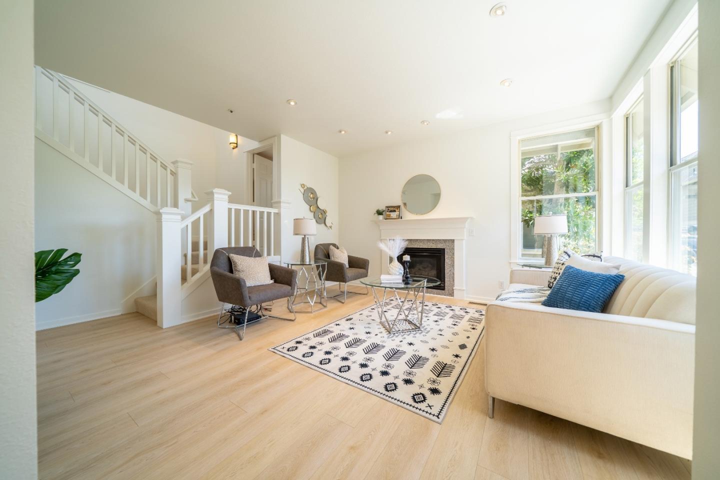 Detail Gallery Image 6 of 27 For 205 Roosevelt Ter, Santa Cruz,  CA 95060 - 2 Beds | 1/1 Baths