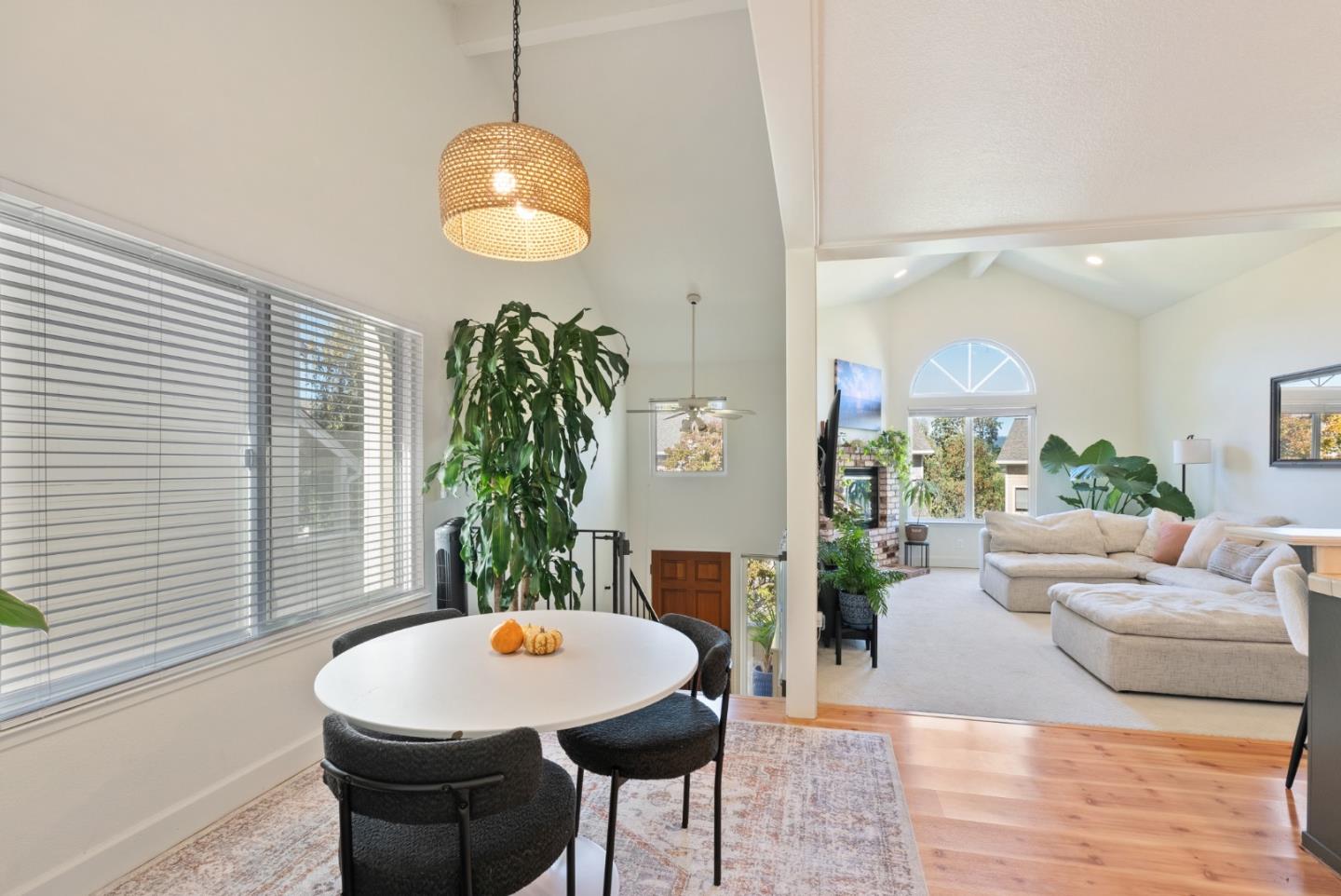 Detail Gallery Image 4 of 31 For 26 Carriage Ln, Scotts Valley,  CA 95066 - 2 Beds | 2 Baths