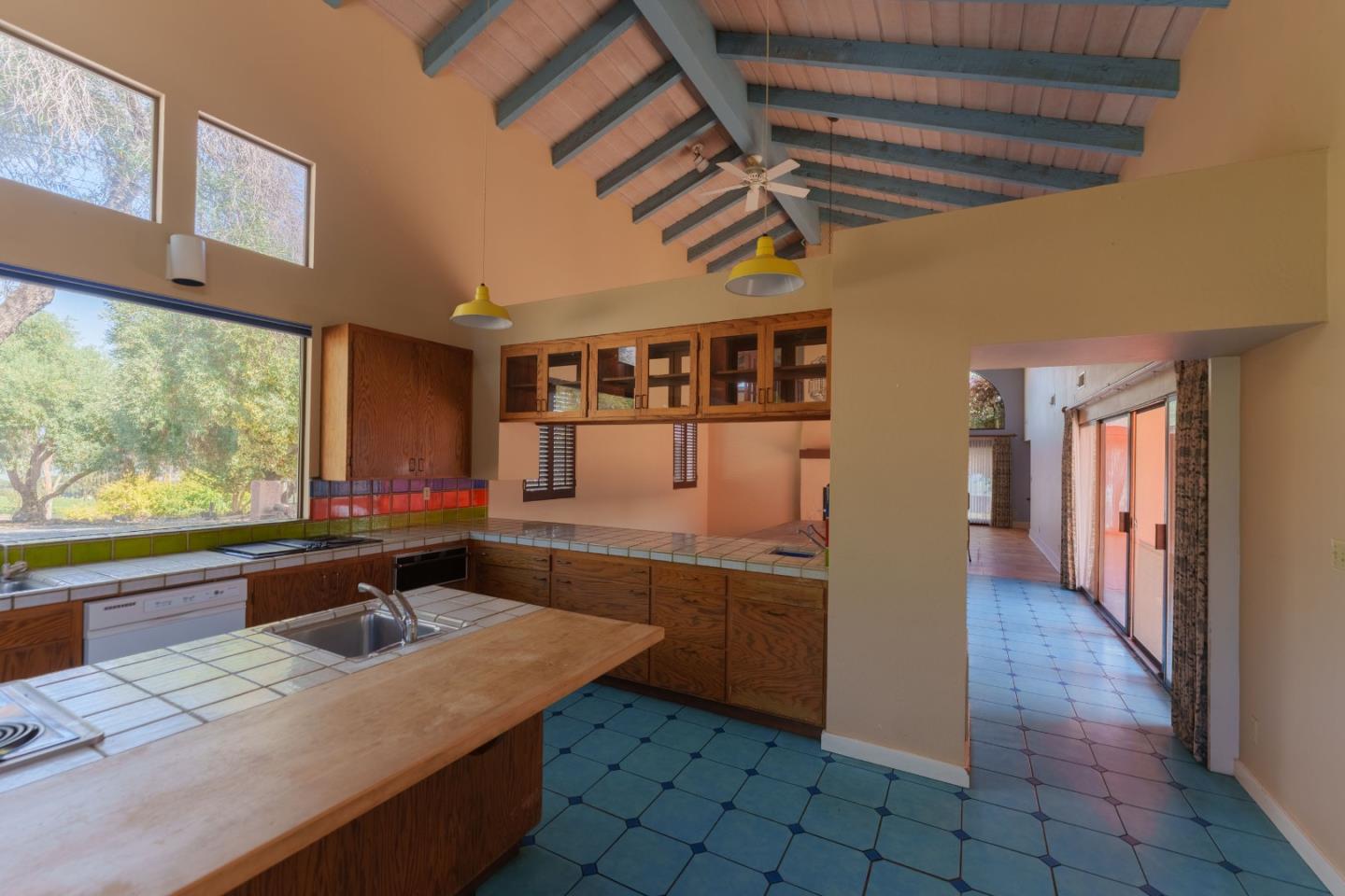 Detail Gallery Image 10 of 33 For 1352 River Rd, Salinas,  CA 93908 - 5 Beds | 3/1 Baths