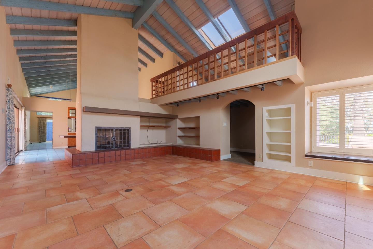 Detail Gallery Image 13 of 33 For 1352 River Rd, Salinas,  CA 93908 - 5 Beds | 3/1 Baths