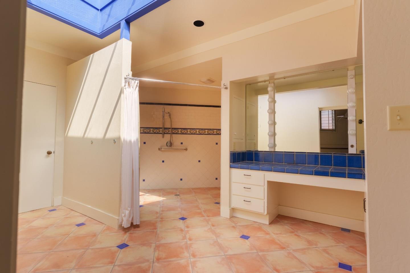 Detail Gallery Image 18 of 33 For 1352 River Rd, Salinas,  CA 93908 - 5 Beds | 3/1 Baths