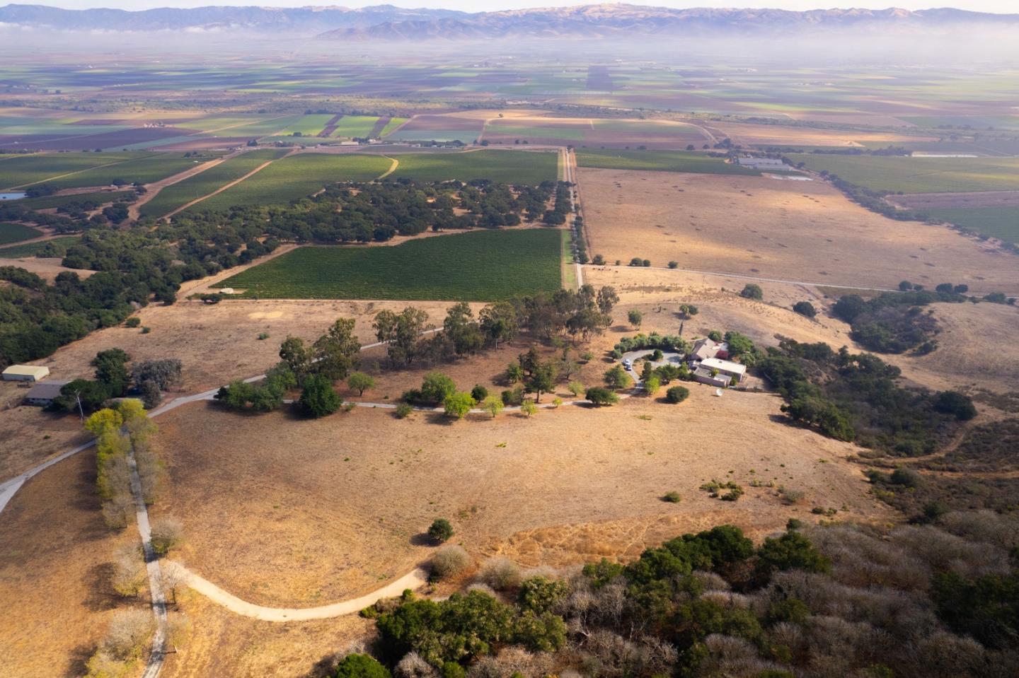 Detail Gallery Image 4 of 33 For 1352 River Rd, Salinas,  CA 93908 - 5 Beds | 3/1 Baths