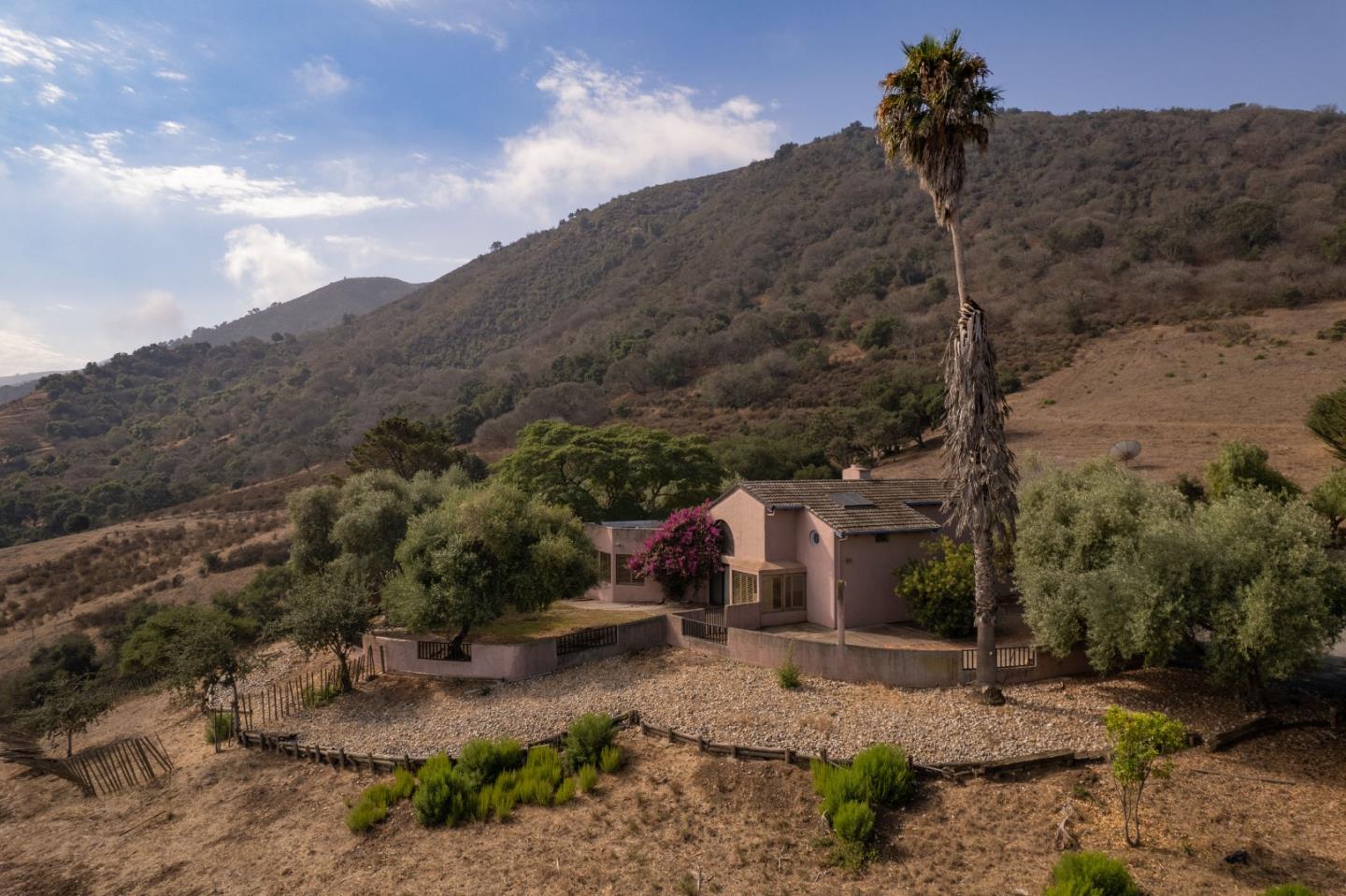 Detail Gallery Image 5 of 33 For 1352 River Rd, Salinas,  CA 93908 - 5 Beds | 3/1 Baths