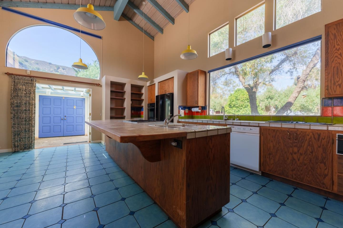 Detail Gallery Image 8 of 33 For 1352 River Rd, Salinas,  CA 93908 - 5 Beds | 3/1 Baths