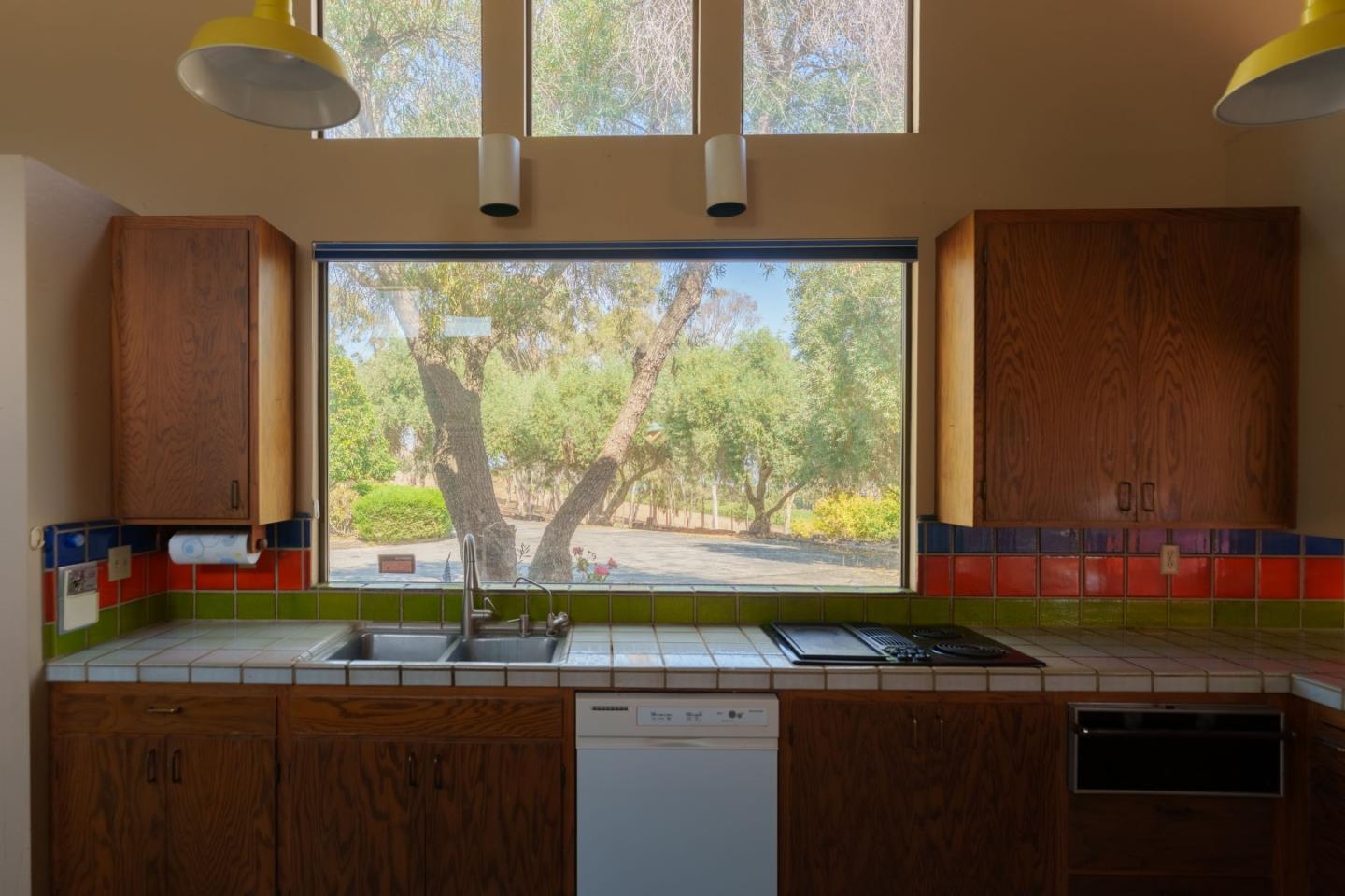 Detail Gallery Image 9 of 33 For 1352 River Rd, Salinas,  CA 93908 - 5 Beds | 3/1 Baths