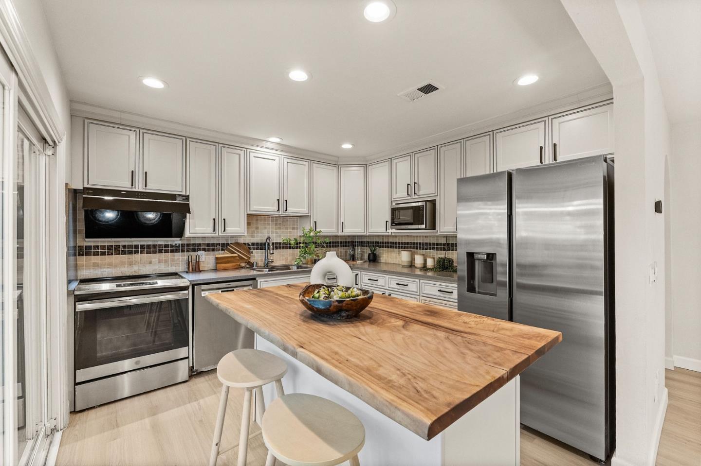 Detail Gallery Image 12 of 59 For 112 El Olivar, Los Gatos,  CA 95032 - 4 Beds | 2/1 Baths