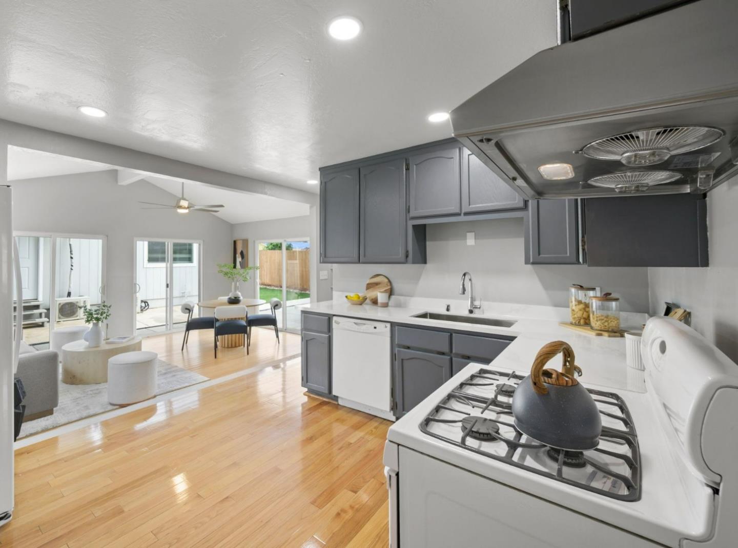 Detail Gallery Image 16 of 50 For 636 Gridley St, San Jose,  CA 95127 - 4 Beds | 2 Baths