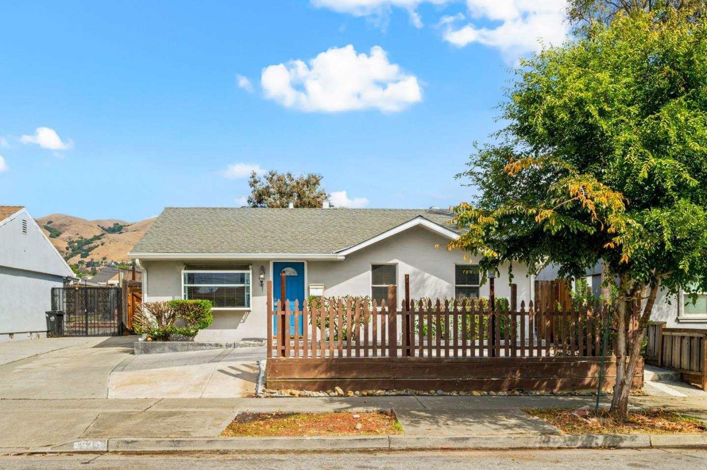 Detail Gallery Image 3 of 50 For 636 Gridley St, San Jose,  CA 95127 - 4 Beds | 2 Baths