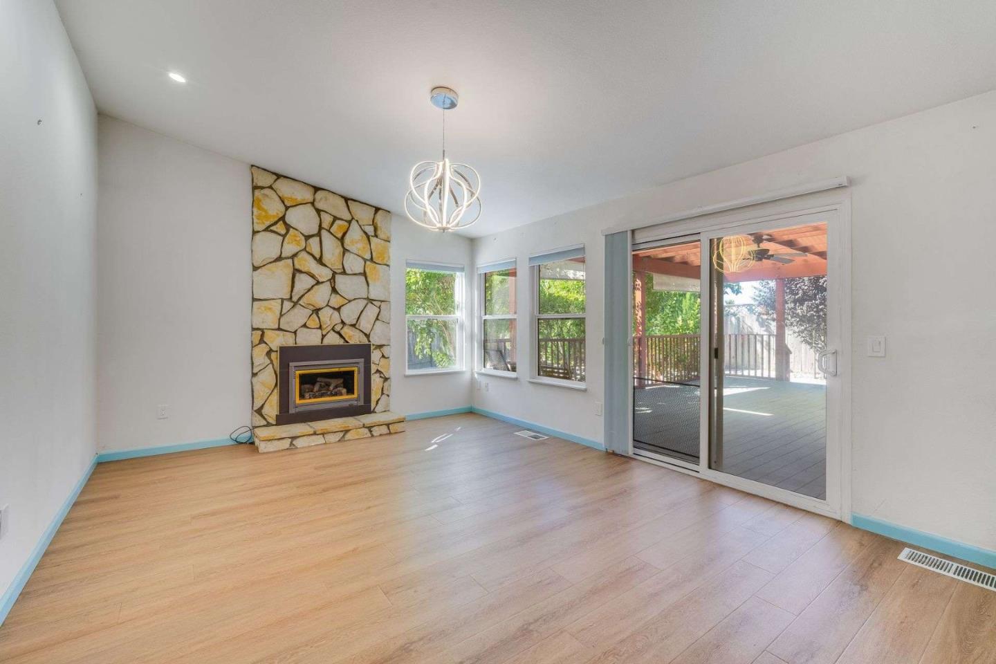 Detail Gallery Image 5 of 44 For 6179 San Gabriel Pl, Rohnert Park,  CA 94928 - 3 Beds | 2 Baths