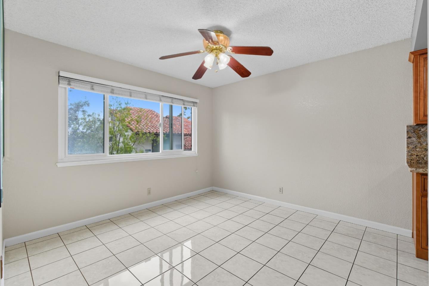 Detail Gallery Image 13 of 39 For 22103 Vista Del Plaza Ln #15,  Hayward,  CA 94541 - 2 Beds | 2 Baths