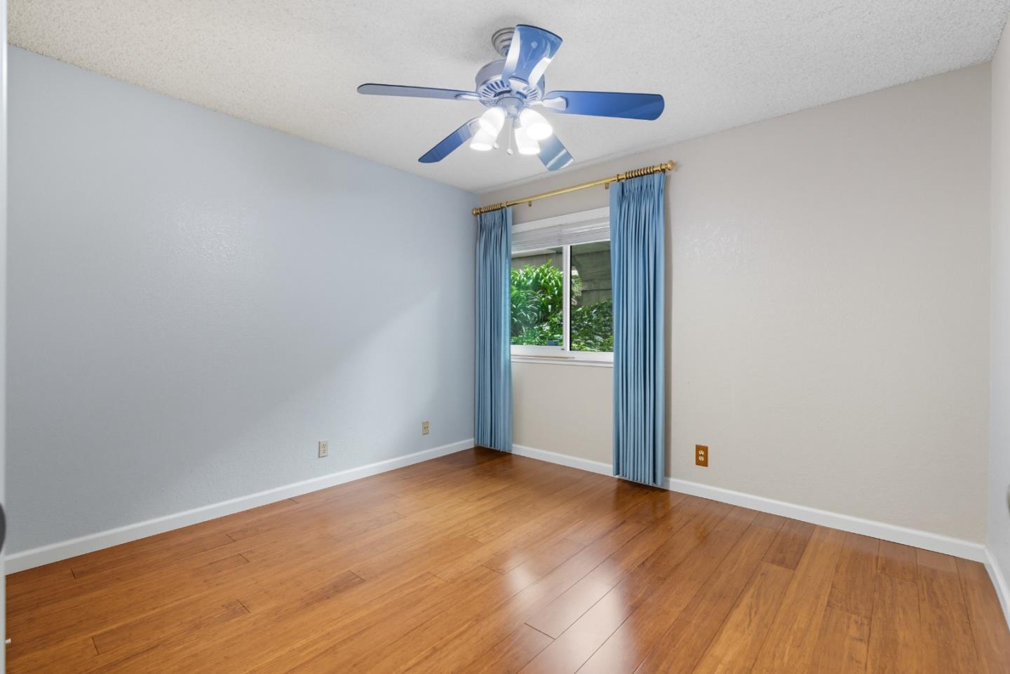Detail Gallery Image 15 of 39 For 22103 Vista Del Plaza Ln #15,  Hayward,  CA 94541 - 2 Beds | 2 Baths