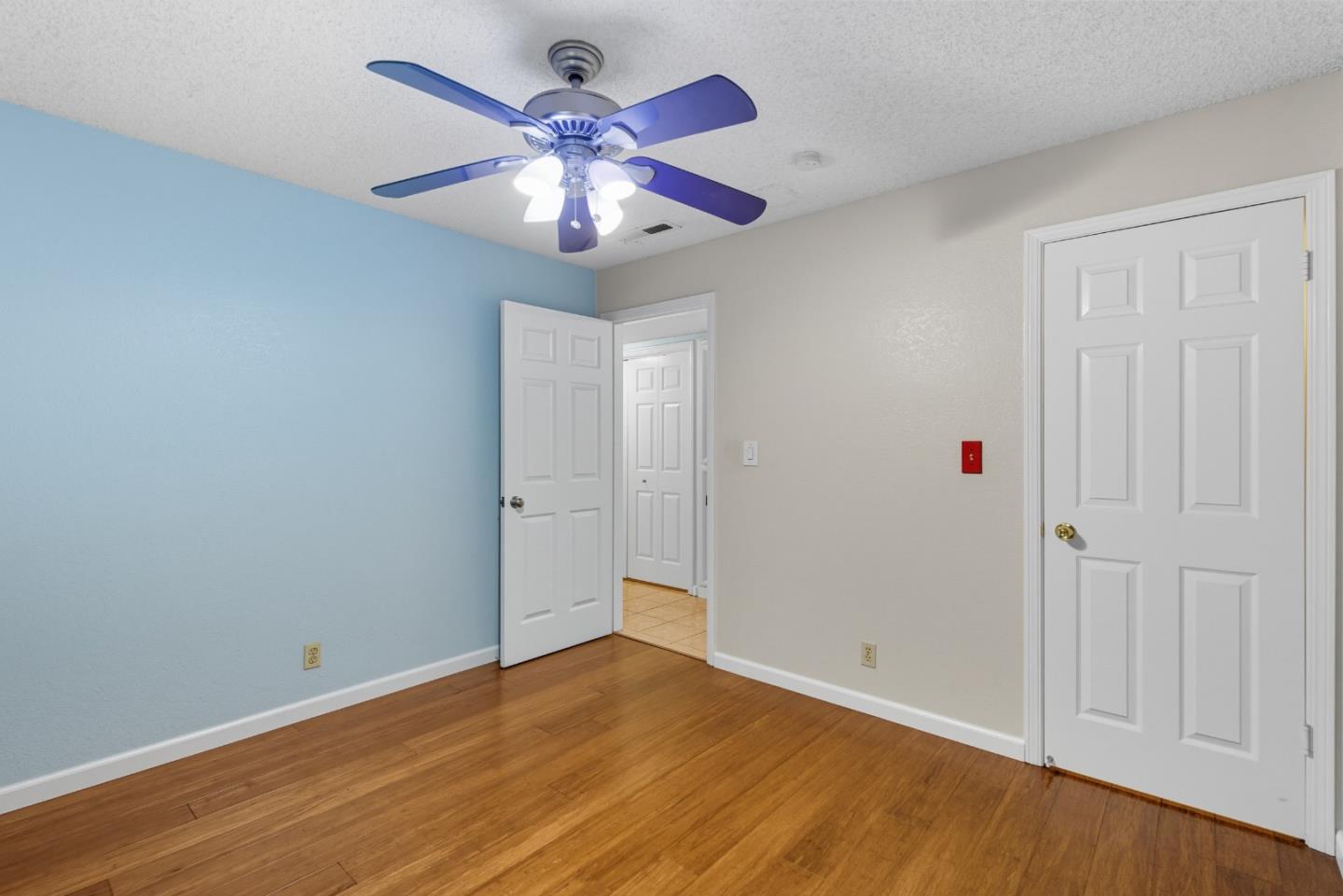 Detail Gallery Image 16 of 39 For 22103 Vista Del Plaza Ln #15,  Hayward,  CA 94541 - 2 Beds | 2 Baths