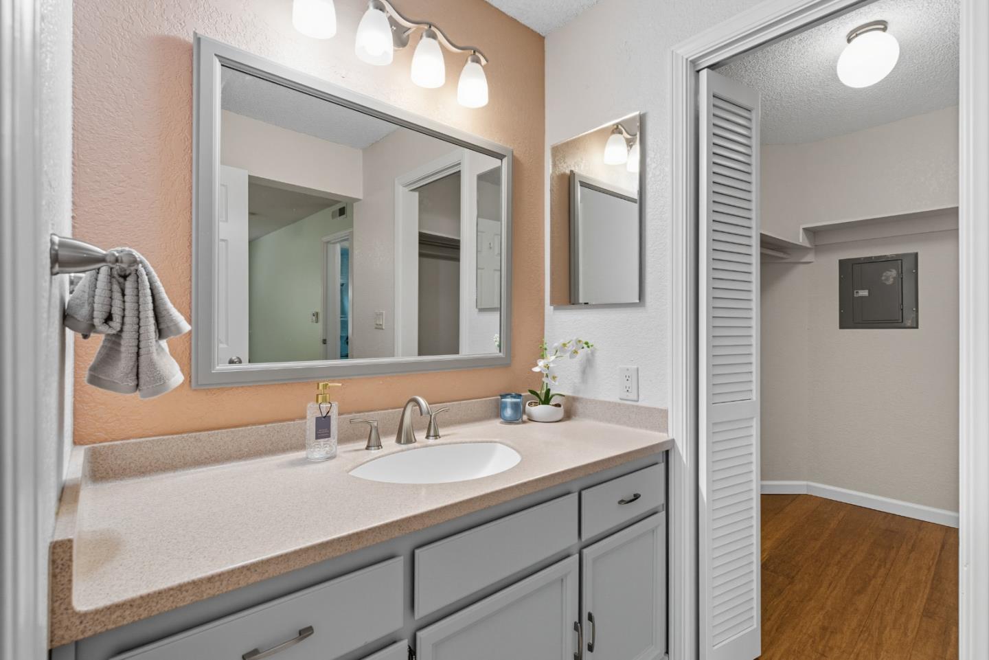 Detail Gallery Image 22 of 39 For 22103 Vista Del Plaza Ln #15,  Hayward,  CA 94541 - 2 Beds | 2 Baths