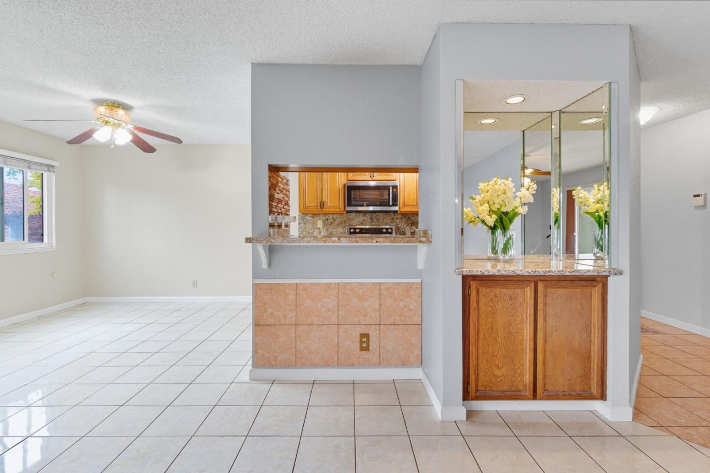 Detail Gallery Image 5 of 39 For 22103 Vista Del Plaza Ln #15,  Hayward,  CA 94541 - 2 Beds | 2 Baths