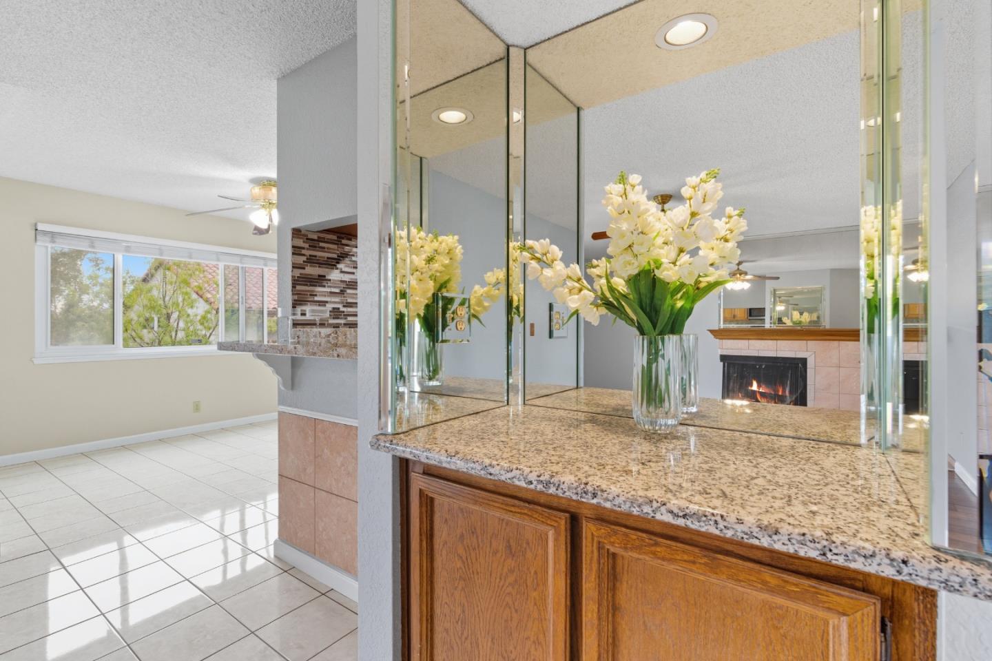 Detail Gallery Image 6 of 39 For 22103 Vista Del Plaza Ln #15,  Hayward,  CA 94541 - 2 Beds | 2 Baths