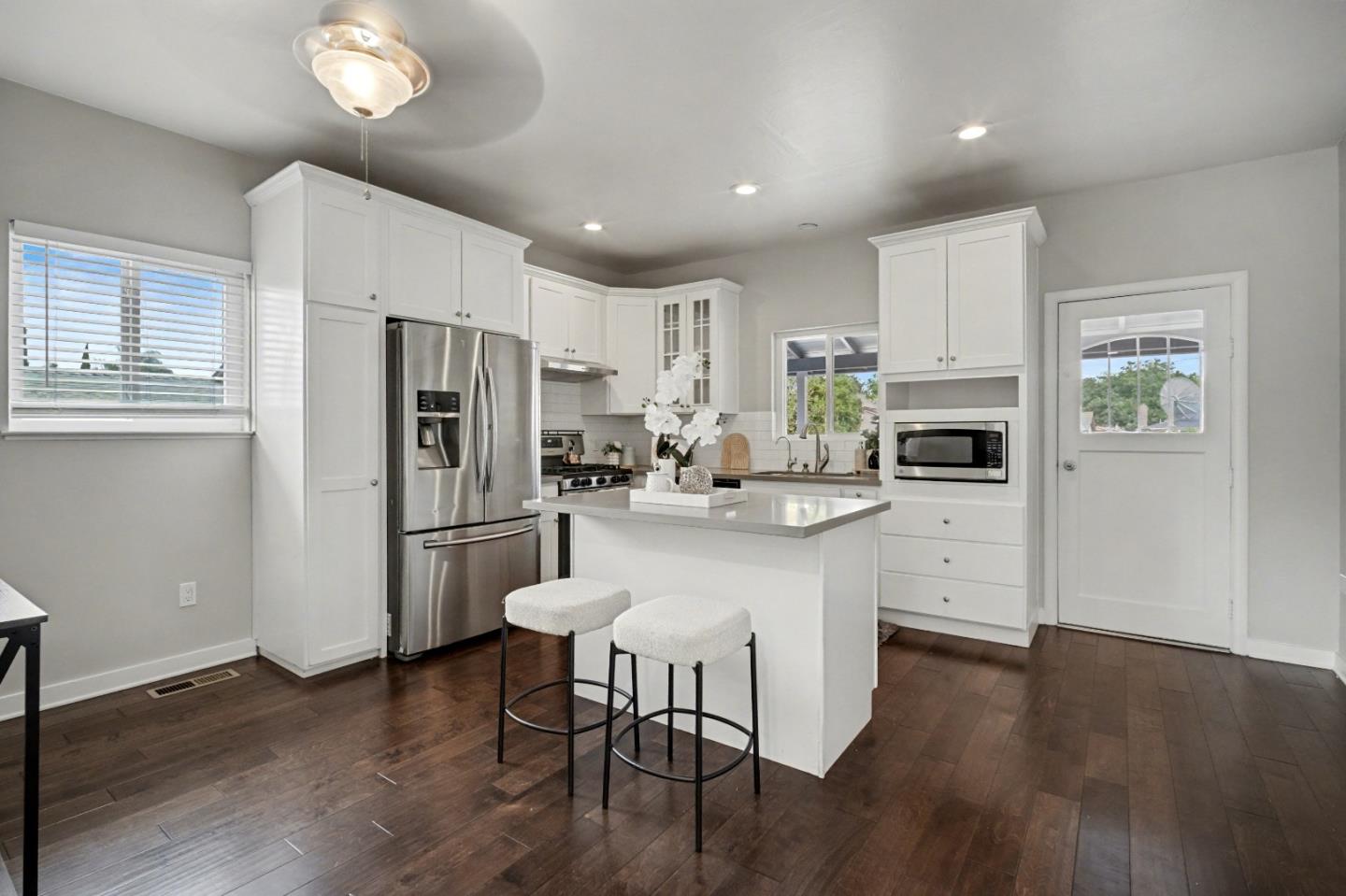 Detail Gallery Image 10 of 39 For 670 N 14th St, San Jose,  CA 95112 - 2 Beds | 2 Baths