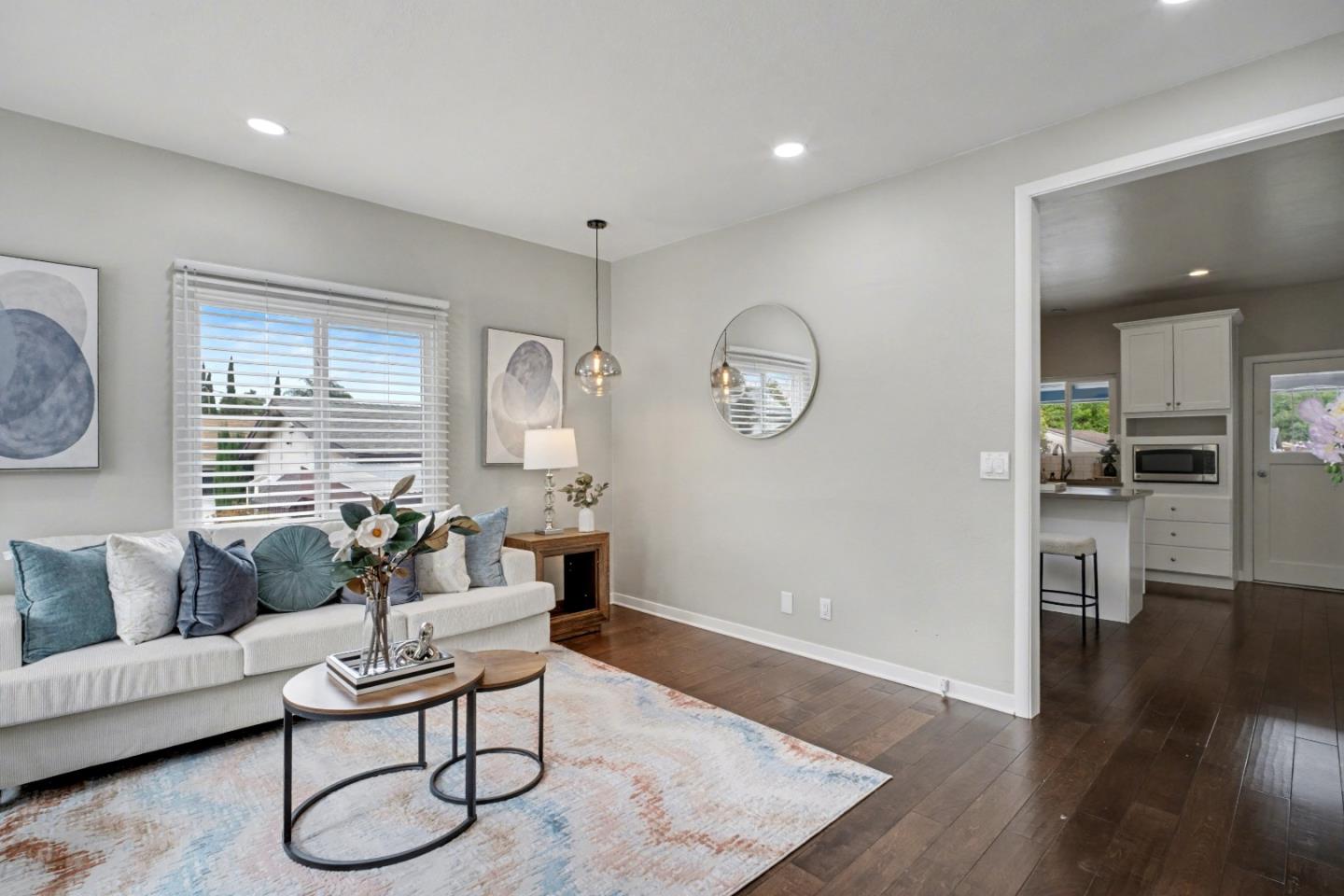 Detail Gallery Image 6 of 39 For 670 N 14th St, San Jose,  CA 95112 - 2 Beds | 2 Baths