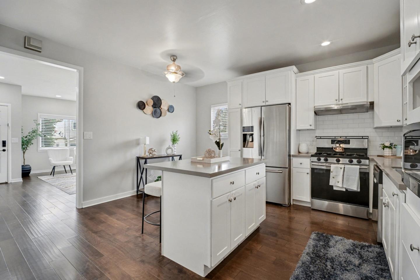 Detail Gallery Image 9 of 39 For 670 N 14th St, San Jose,  CA 95112 - 2 Beds | 2 Baths