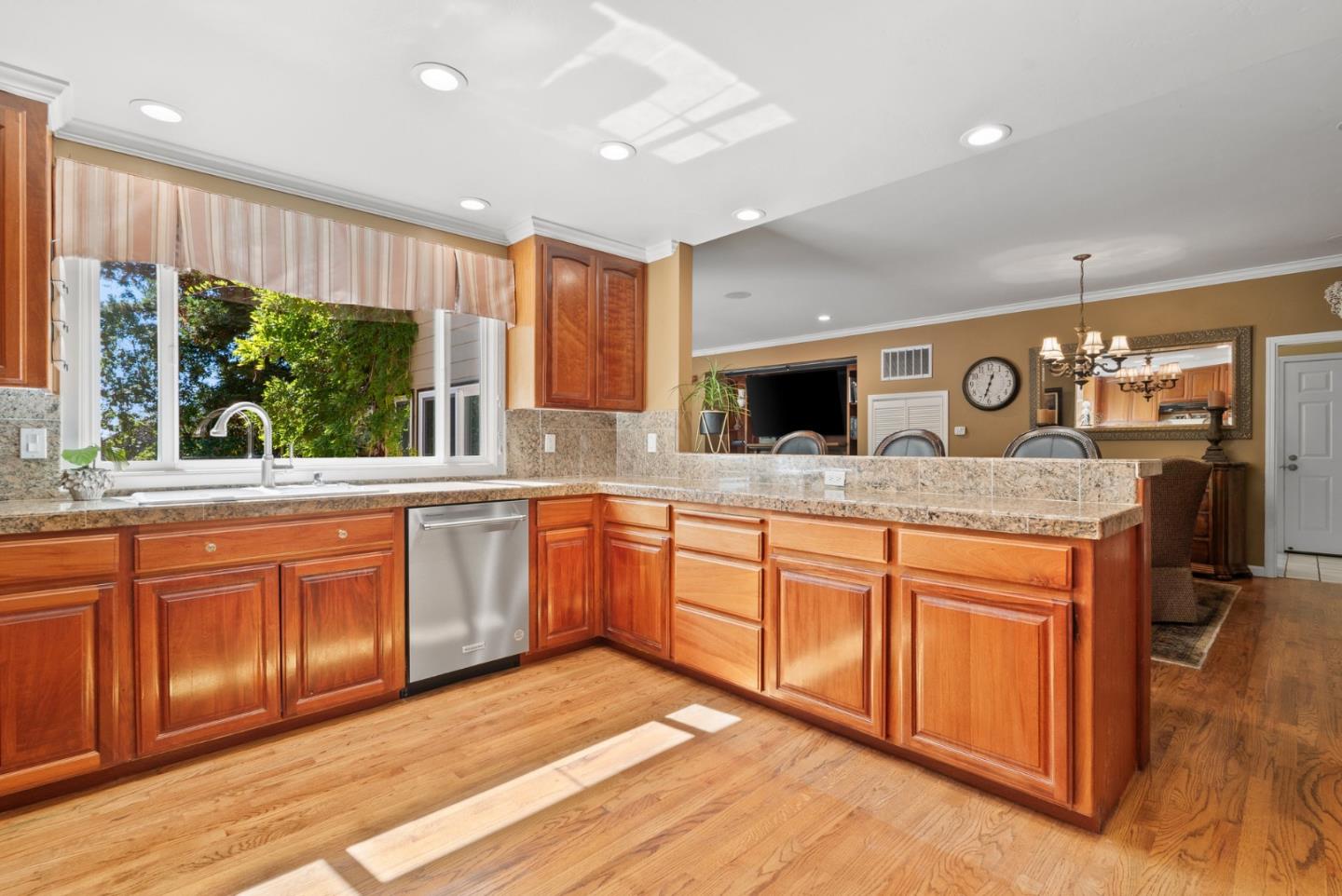 Detail Gallery Image 15 of 64 For 210 Moore Creek Rd, Santa Cruz,  CA 95060 - 4 Beds | 3 Baths