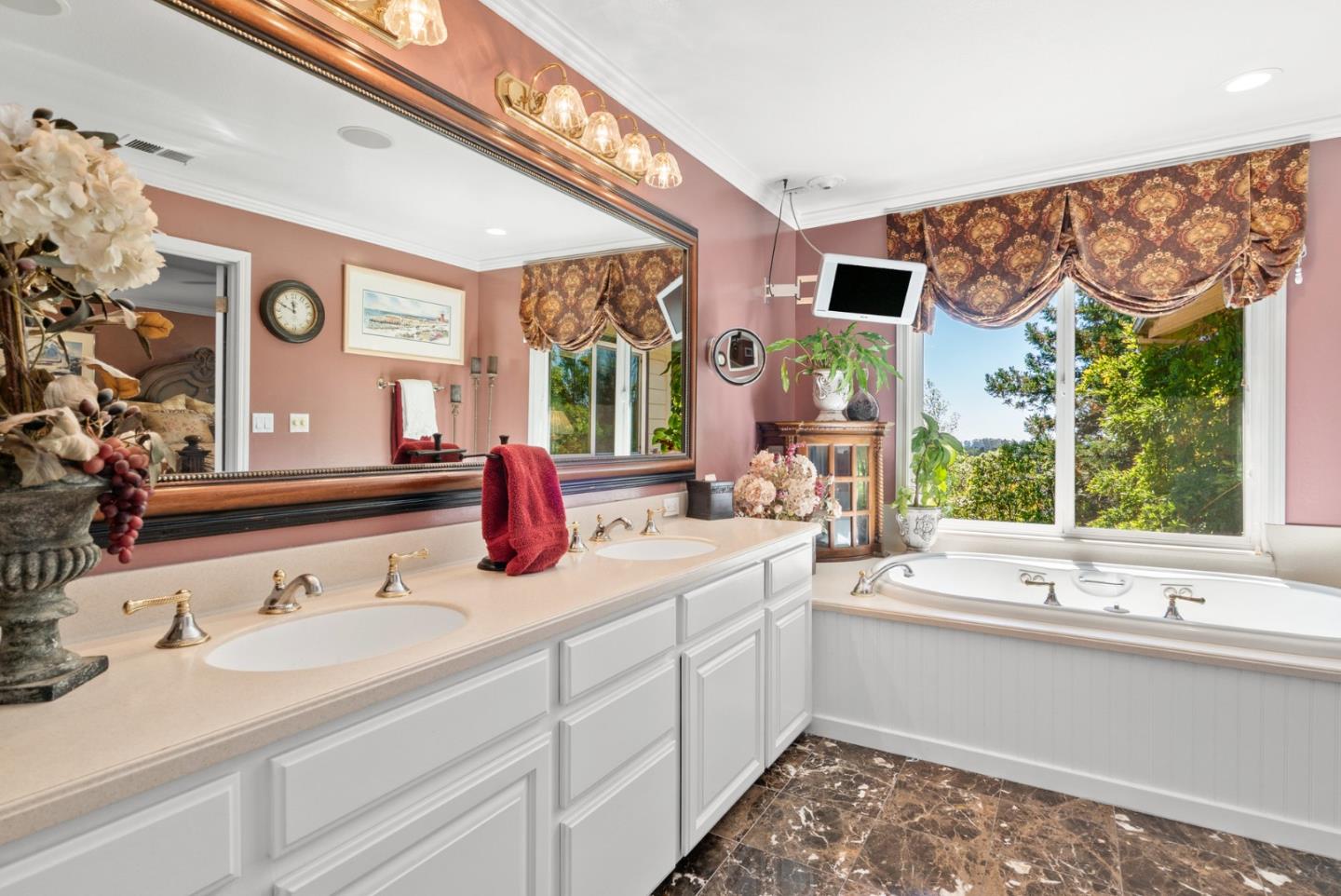 Detail Gallery Image 36 of 64 For 210 Moore Creek Rd, Santa Cruz,  CA 95060 - 4 Beds | 3 Baths