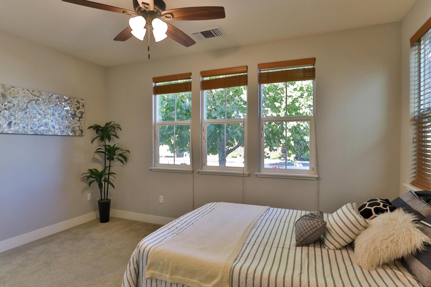 Detail Gallery Image 10 of 59 For 9938 Bobcat Ct, Gilroy,  CA 95020 - 4 Beds | 3/1 Baths