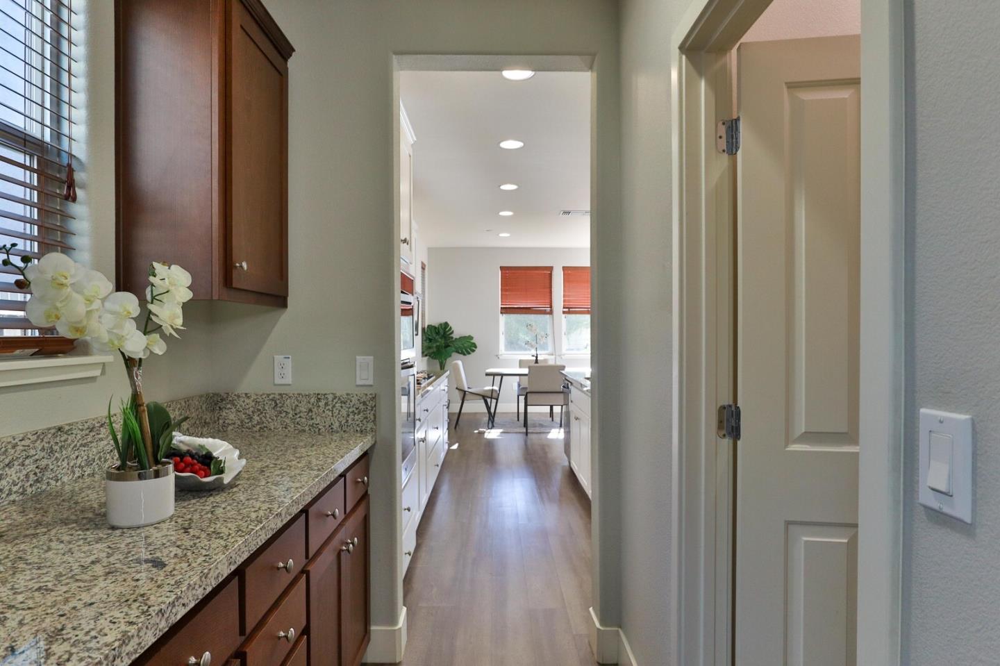 Detail Gallery Image 15 of 59 For 9938 Bobcat Ct, Gilroy,  CA 95020 - 4 Beds | 3/1 Baths