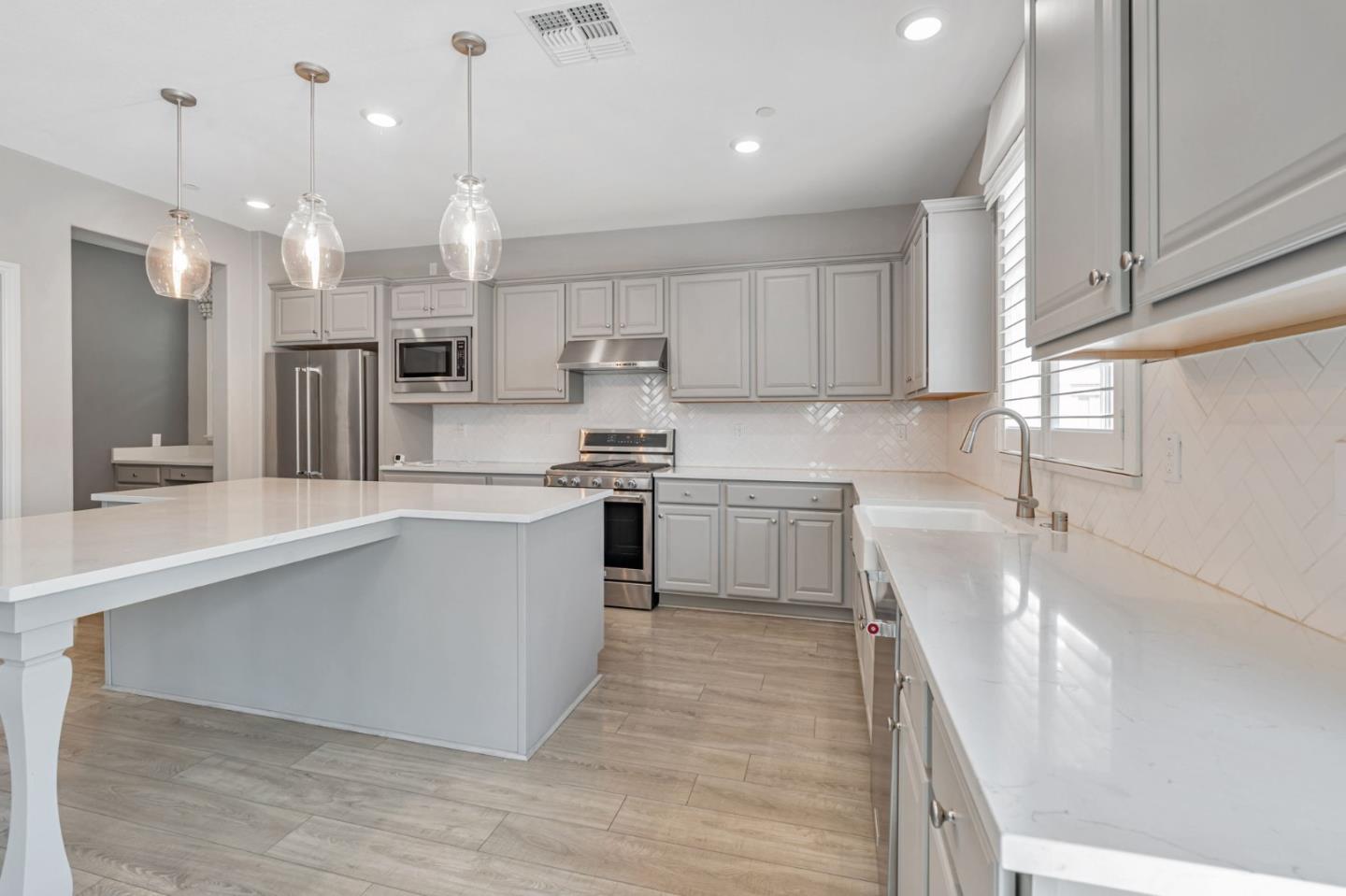 Detail Gallery Image 5 of 10 For 3057 Garden Farms Ave, Lathrop,  CA 95330 - 4 Beds | 3 Baths