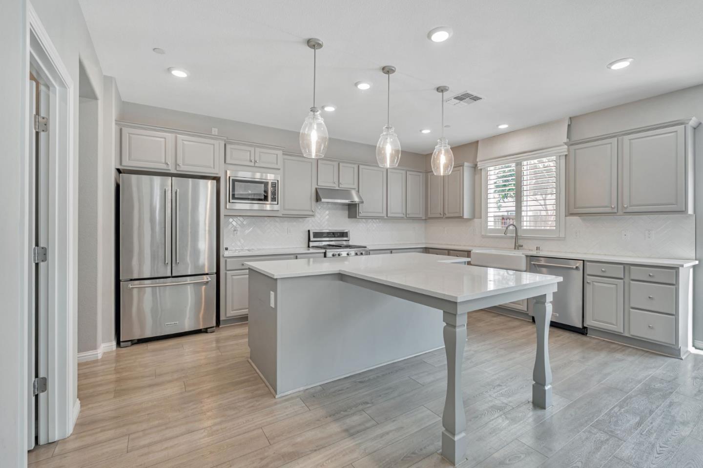 Detail Gallery Image 6 of 10 For 3057 Garden Farms Ave, Lathrop,  CA 95330 - 4 Beds | 3 Baths