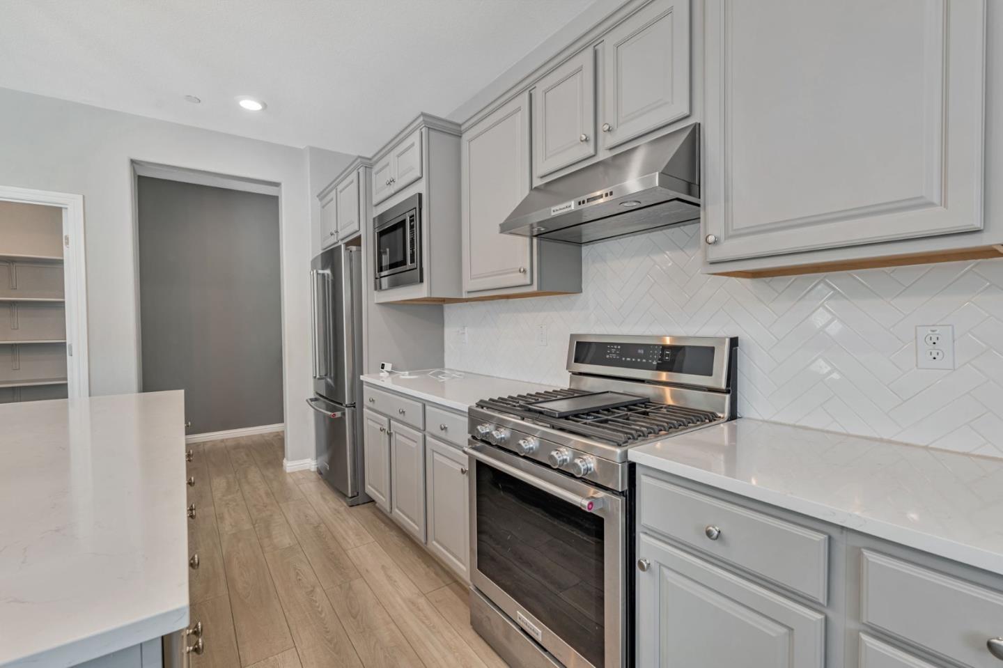 Detail Gallery Image 8 of 10 For 3057 Garden Farms Ave, Lathrop,  CA 95330 - 4 Beds | 3 Baths