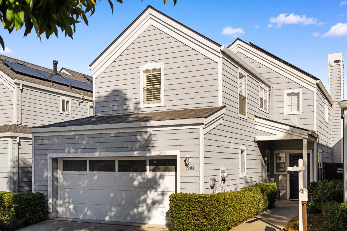 Detail Gallery Image 3 of 47 For 1308 Yarmouth Ter, Sunnyvale,  CA 94087 - 4 Beds | 2/1 Baths