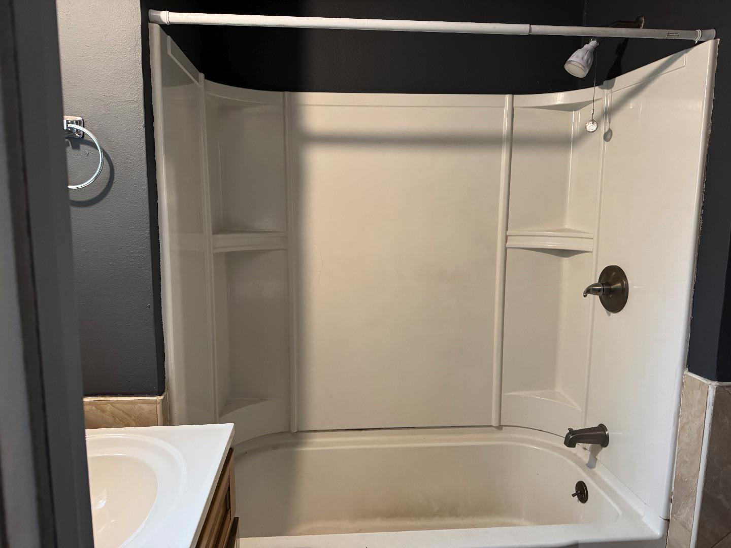 Detail Gallery Image 12 of 12 For 407 W. 7th St., Stockton,  CA 95206 - 5 Beds | 3 Baths