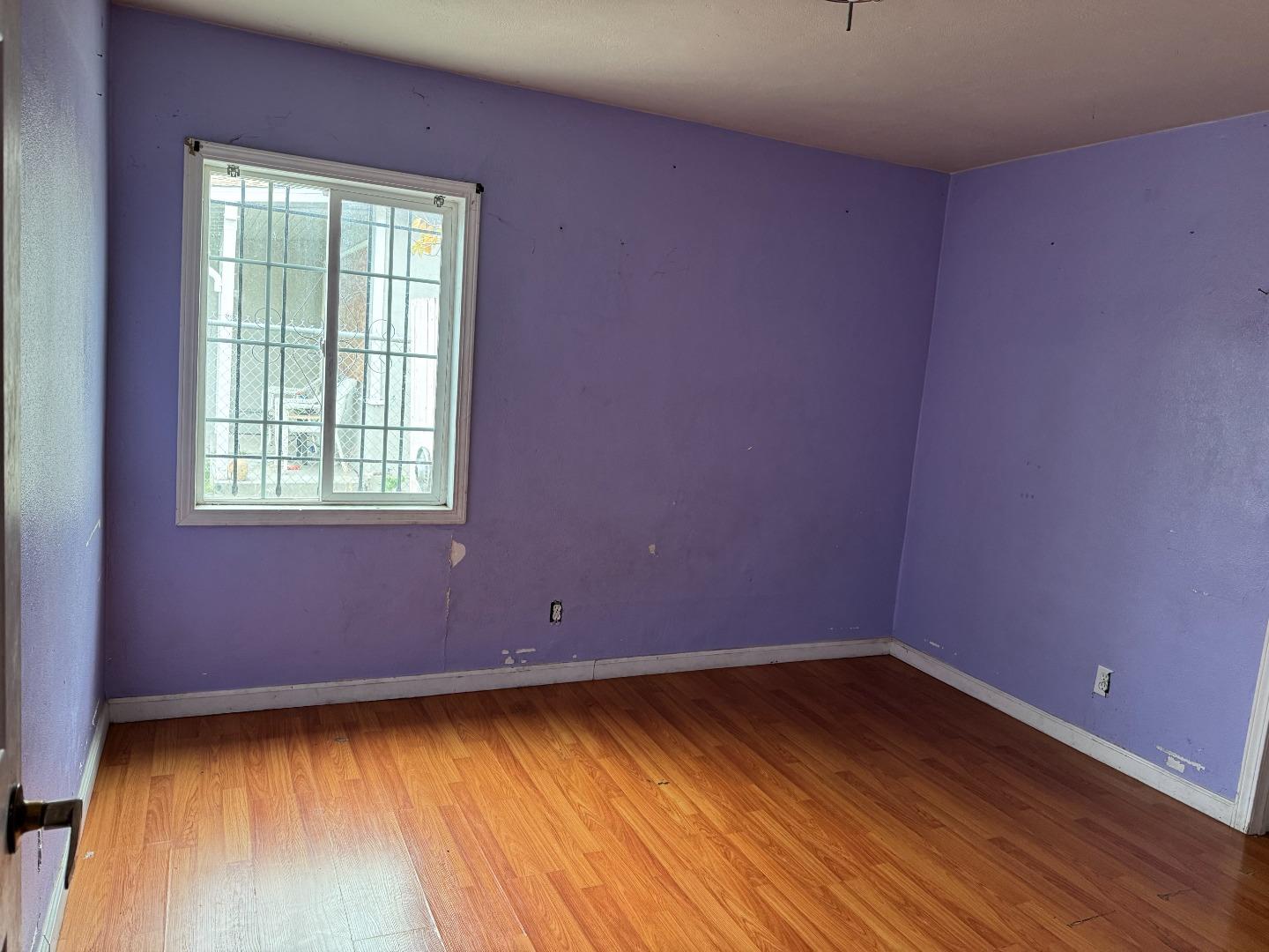 Detail Gallery Image 6 of 12 For 407 W. 7th St., Stockton,  CA 95206 - 5 Beds | 3 Baths