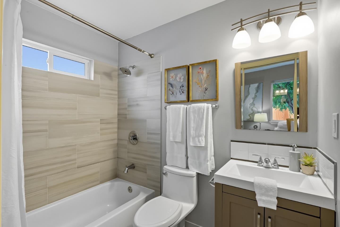 Detail Gallery Image 15 of 42 For 1565 E Saint James St, San Jose,  CA 95116 - 4 Beds | 2/1 Baths