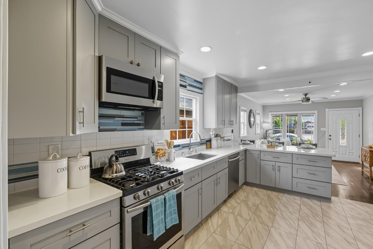 Detail Gallery Image 9 of 42 For 1565 E Saint James St, San Jose,  CA 95116 - 4 Beds | 2/1 Baths