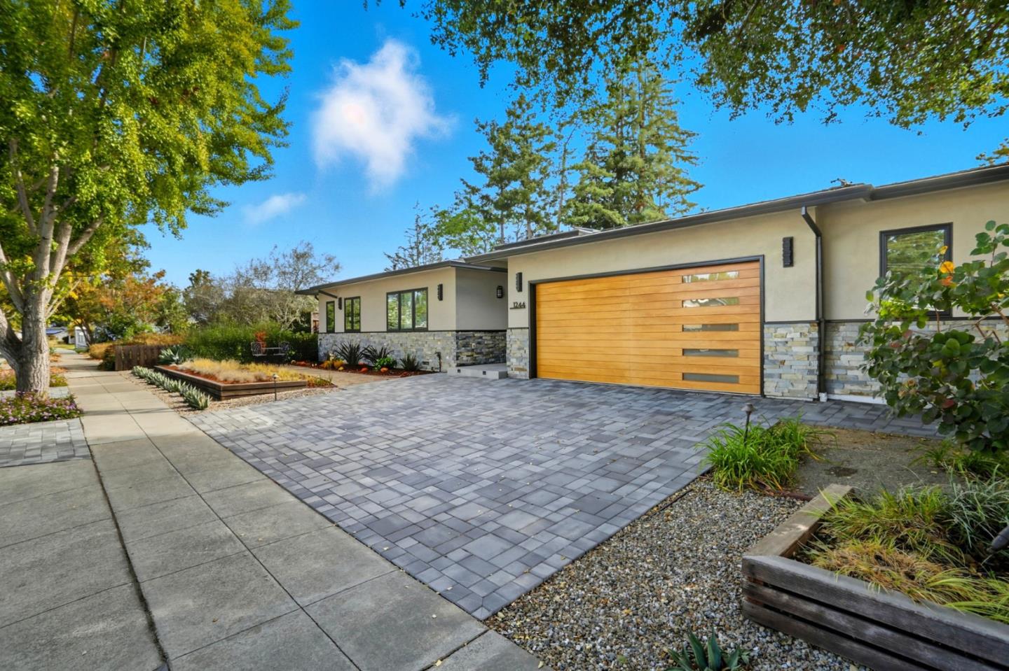 Detail Gallery Image 5 of 58 For 1244 Elderberry Dr, Sunnyvale,  CA 94087 - 4 Beds | 3/1 Baths