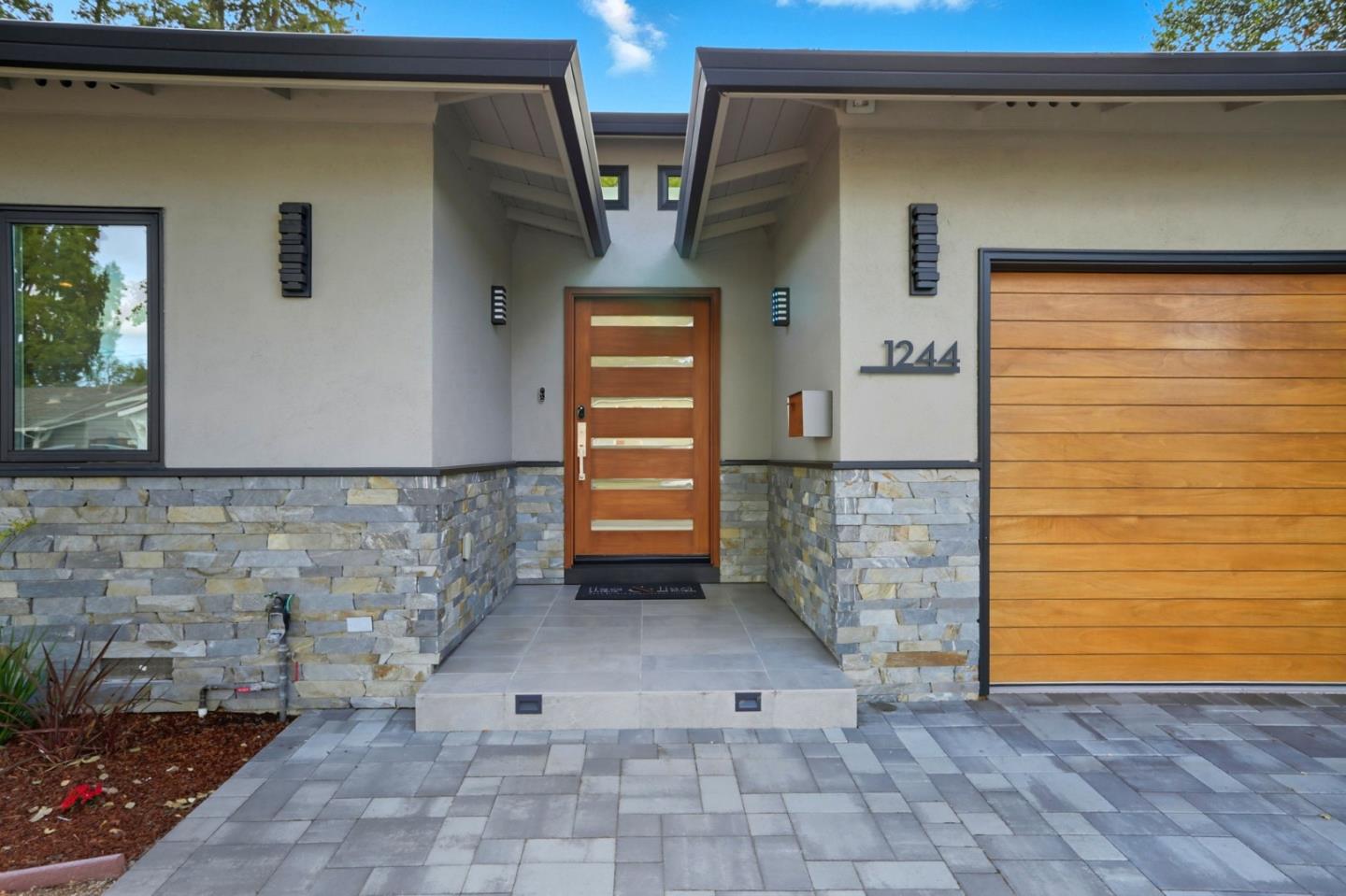 Detail Gallery Image 7 of 58 For 1244 Elderberry Dr, Sunnyvale,  CA 94087 - 4 Beds | 3/1 Baths