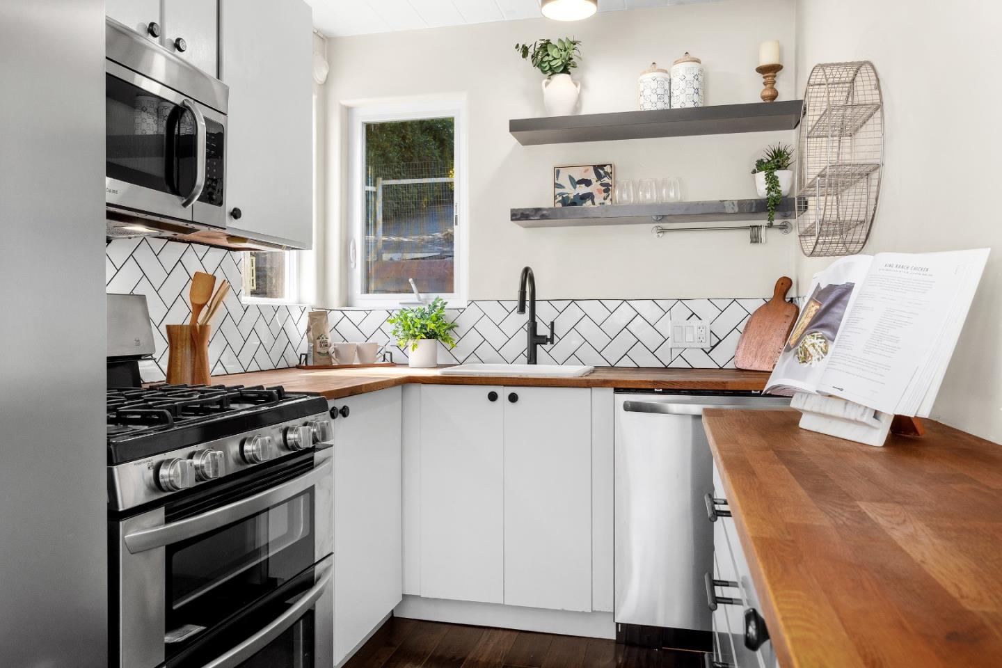 Detail Gallery Image 11 of 48 For 518 Encino Dr, Aptos,  CA 95003 - 3 Beds | 1/1 Baths