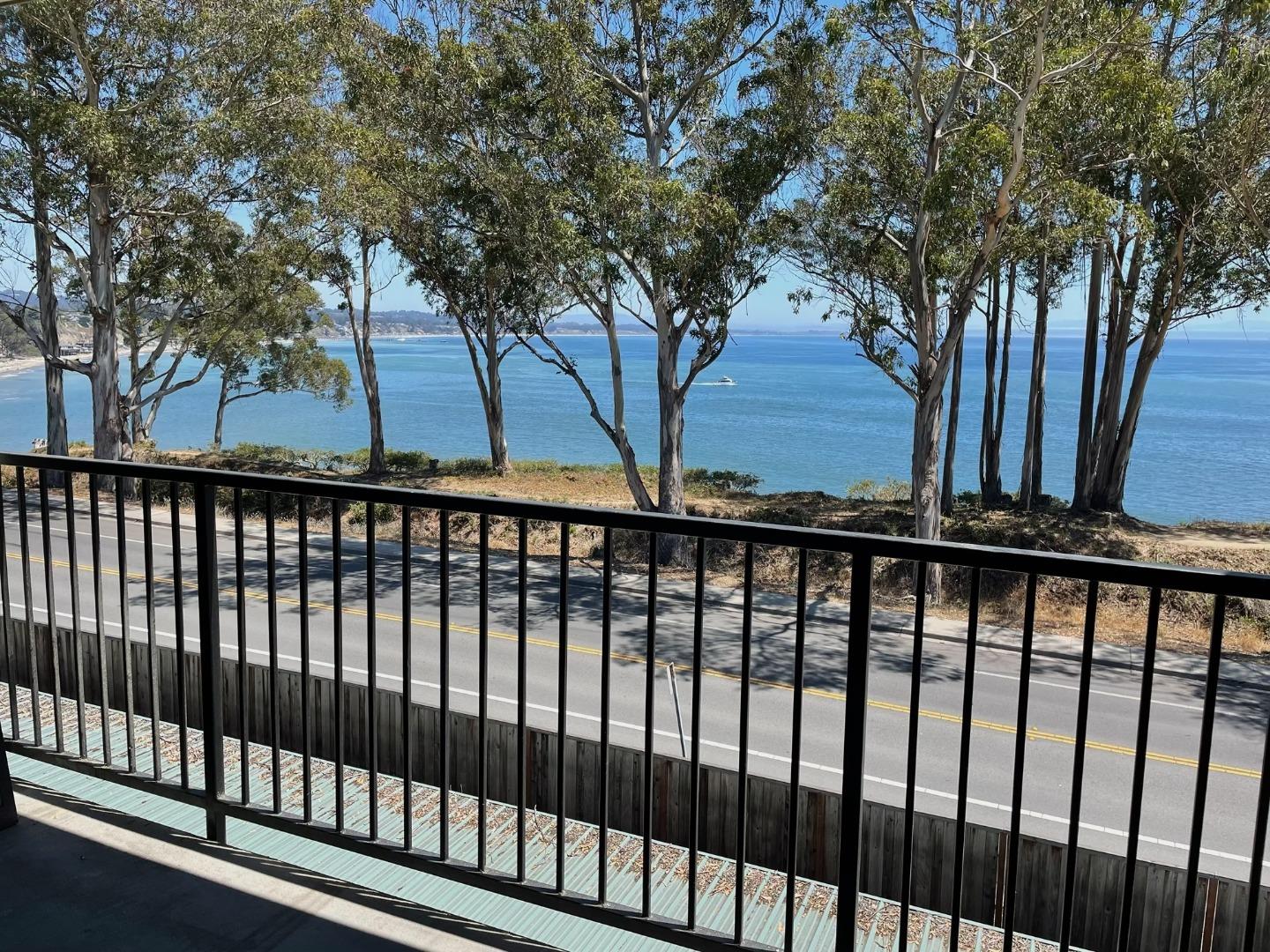 Detail Gallery Image 5 of 10 For 825 Balboa Ave #306,  Capitola,  CA 95010 - 2 Beds | 1/1 Baths